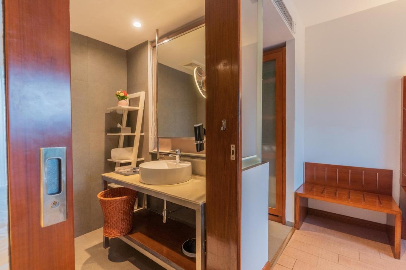 Premium Room with Balcony  - Photo 5