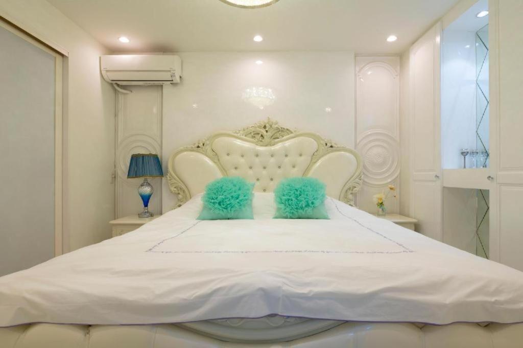 Three-Bedroom Suite photo 3