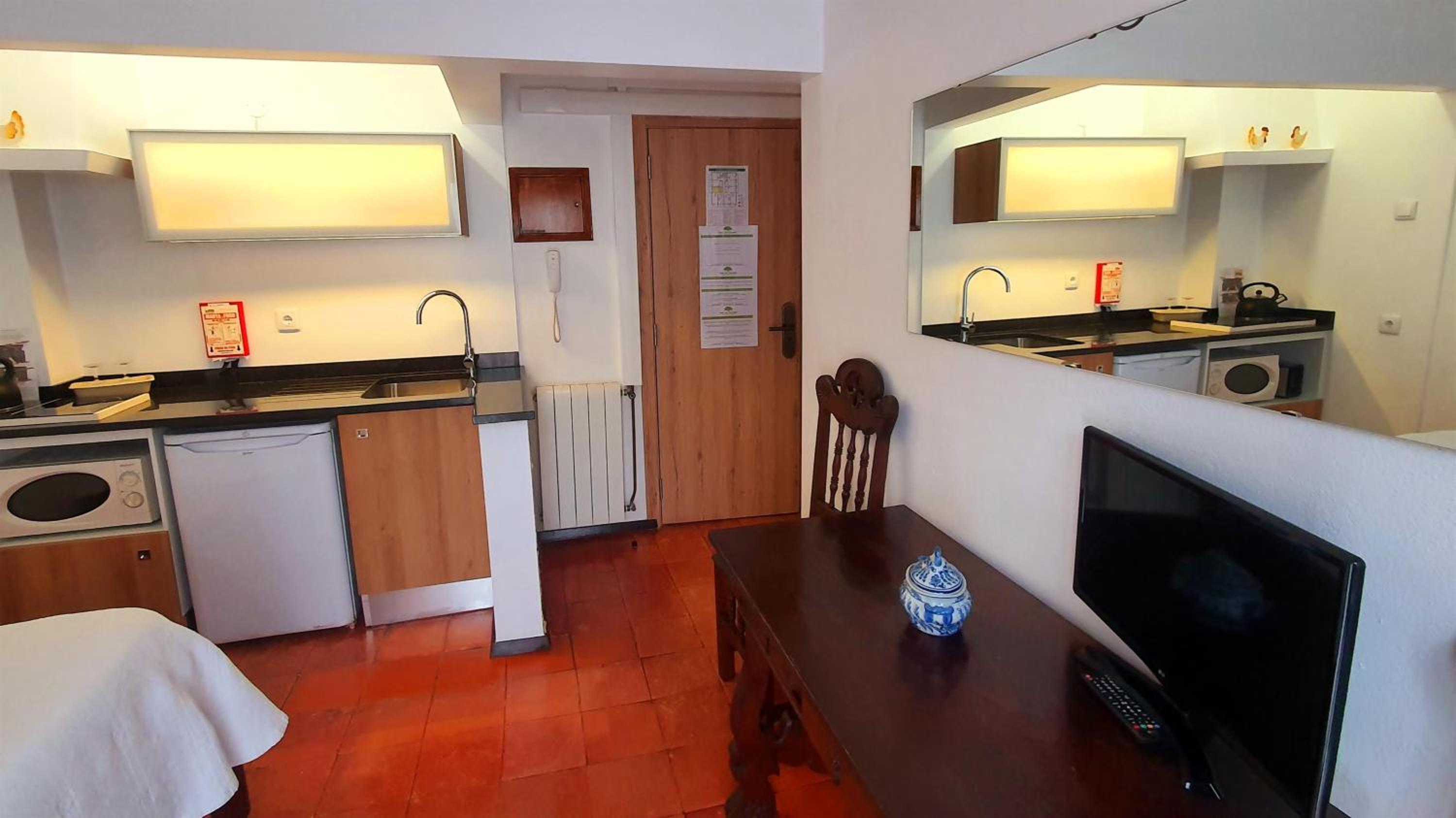 One-Bedroom Apartment - Photo 40