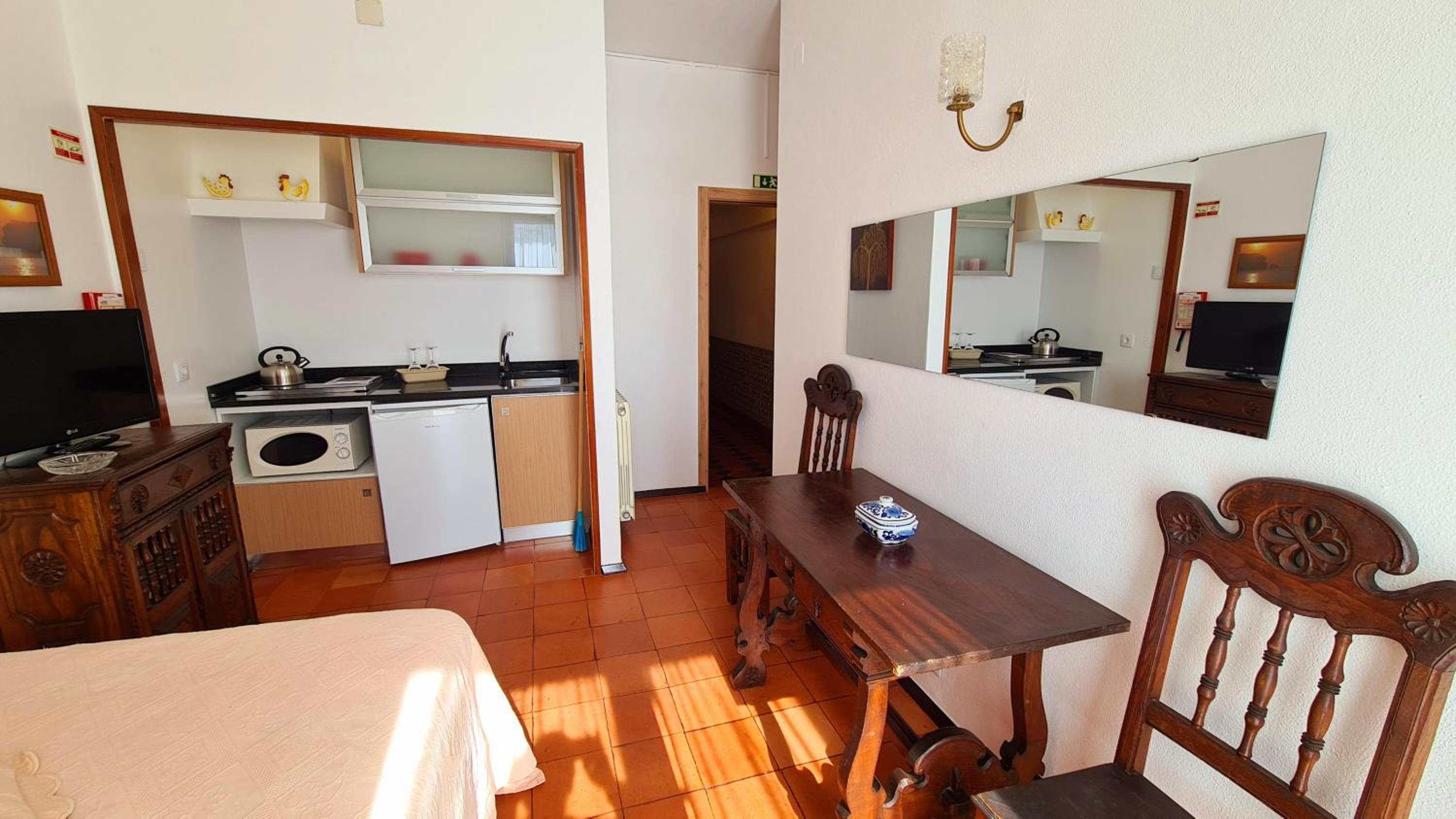 One-Bedroom Apartment - Photo 5