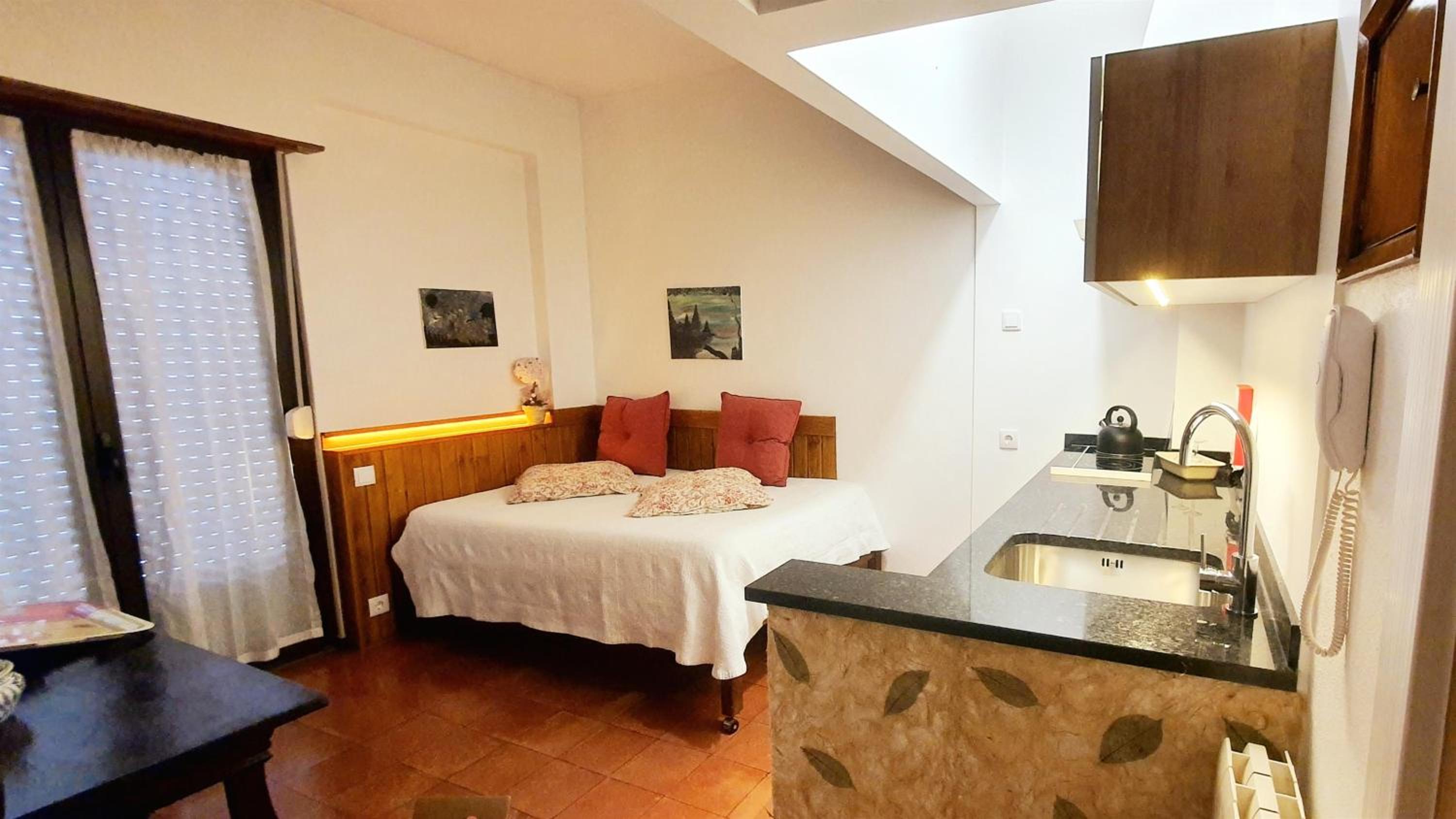 One-Bedroom Apartment - Photo 37