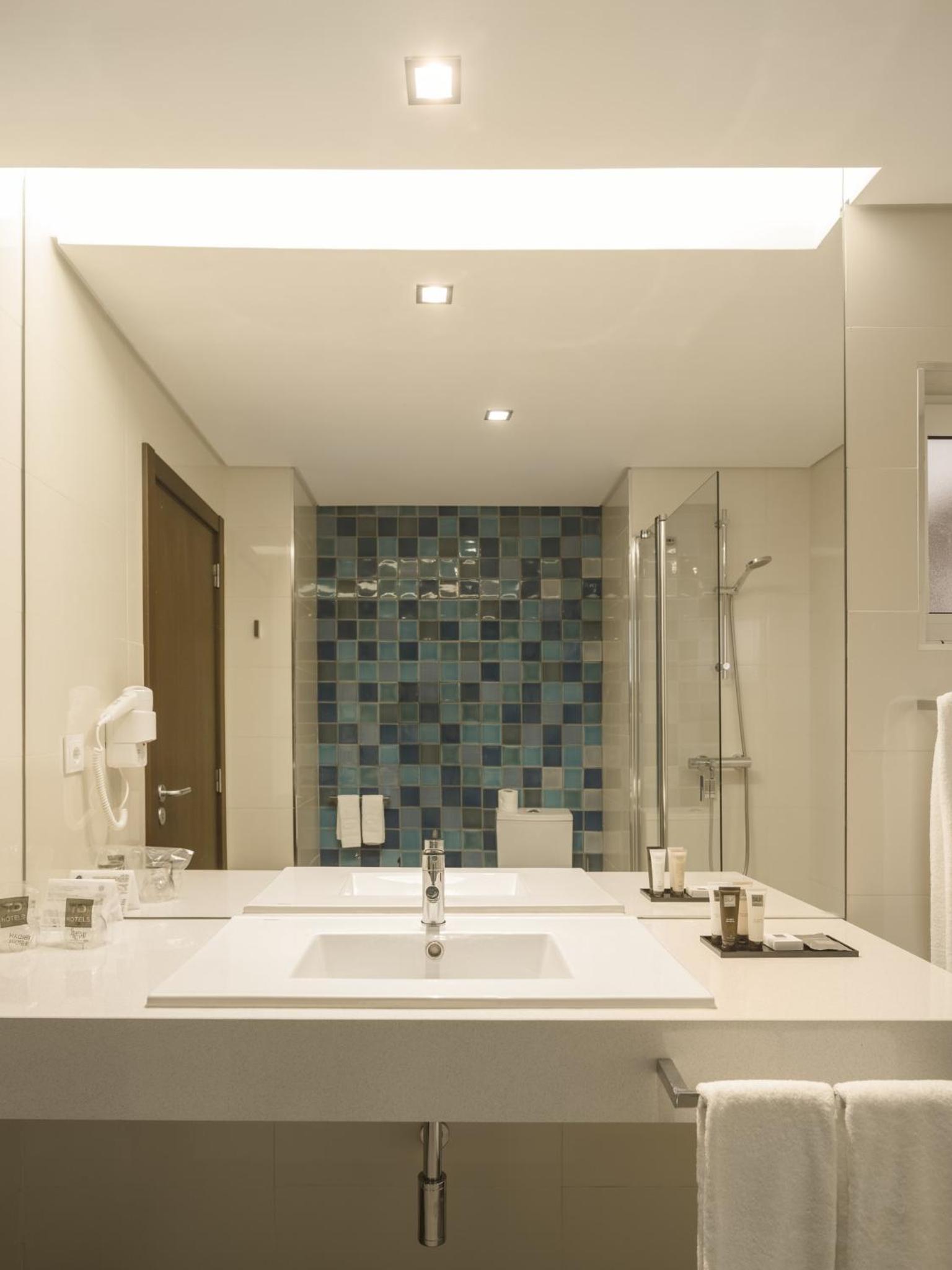Double or Twin Room with Frontal Sea View - Photo 5