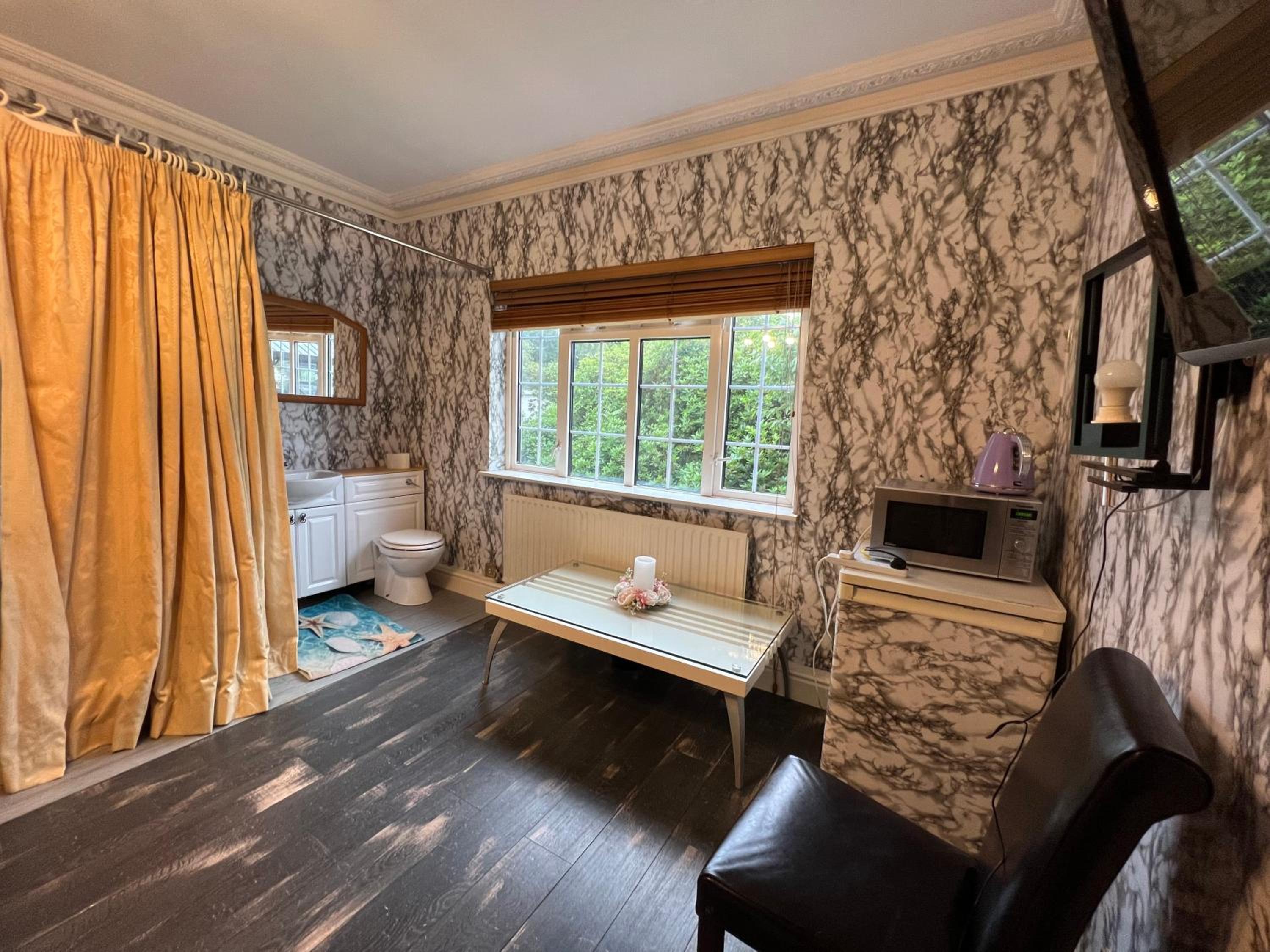 Deluxe Double Room with Bath photo 3