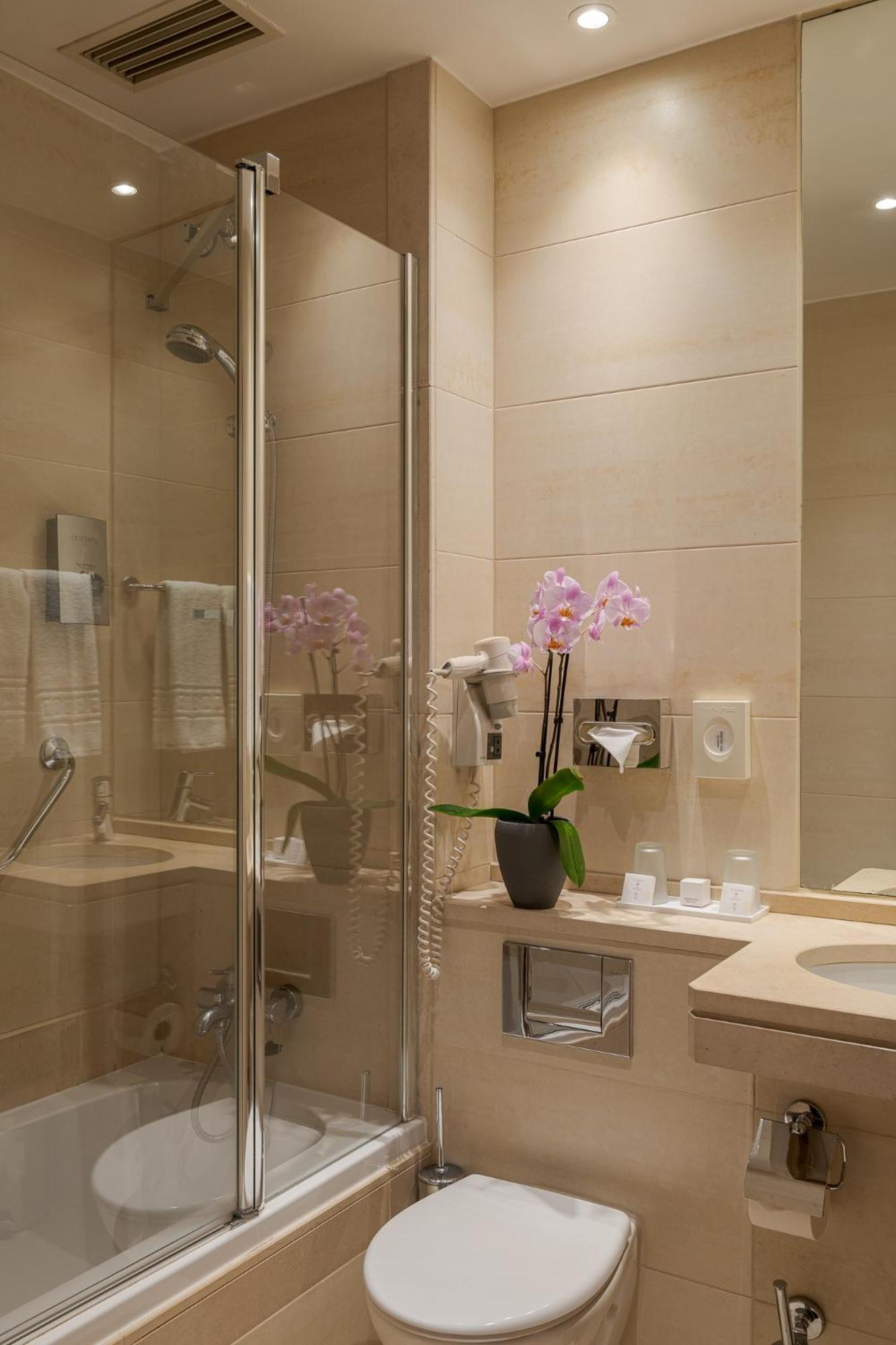 Deluxe Double or Twin Room with Private Terrace - Photo 12