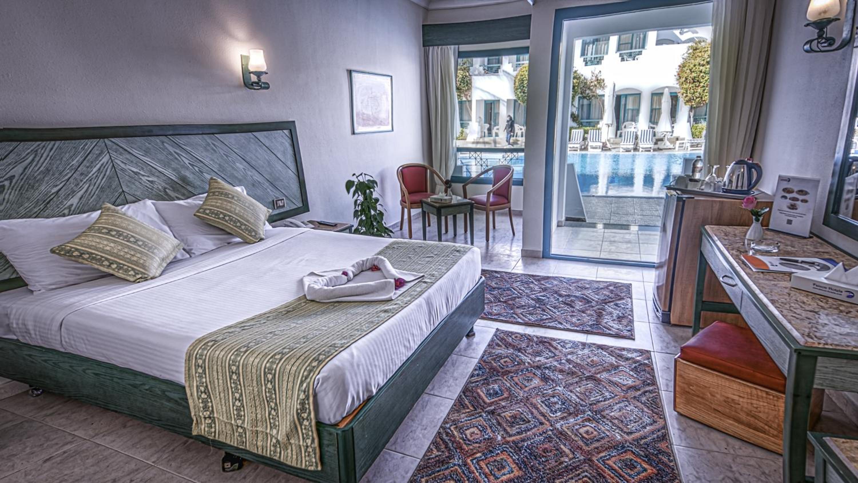 Double Or Twin Room With Pool View - Photo 1