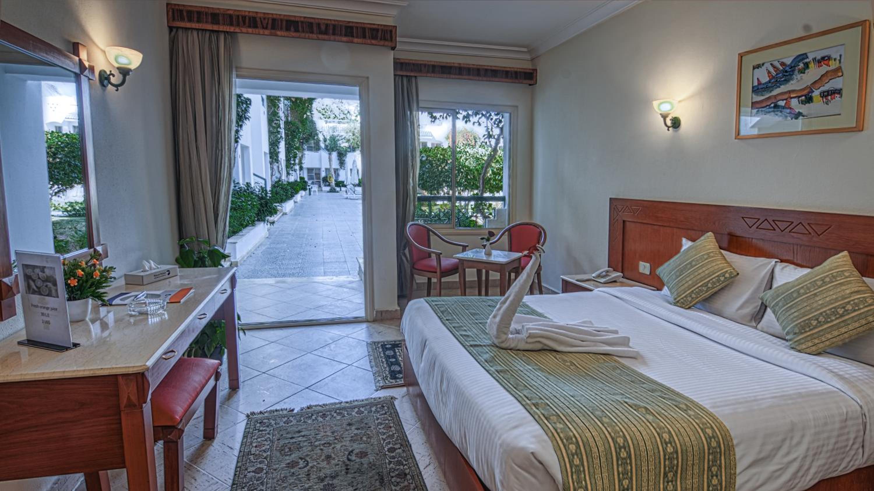 Standard Double Or Twin Room With Garden View - Photo 3