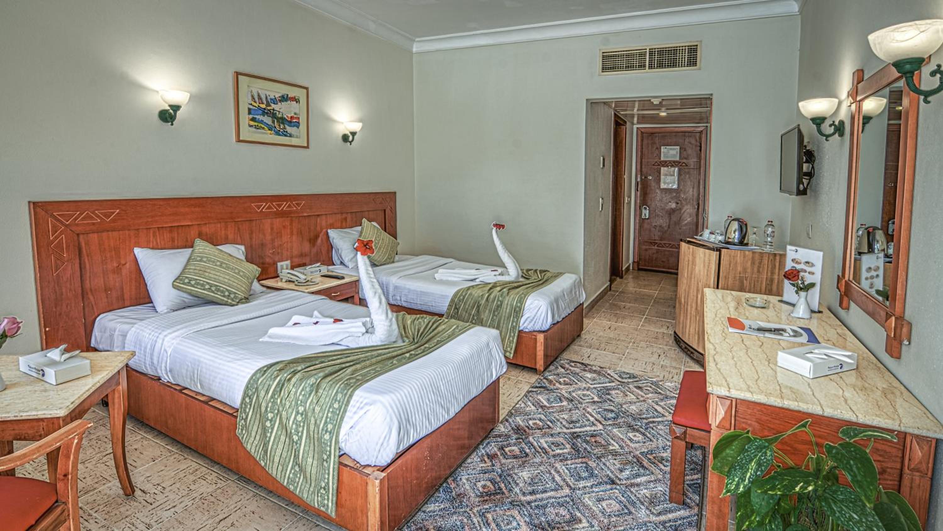 Standard Double Or Twin Room With Garden View - Photo 11