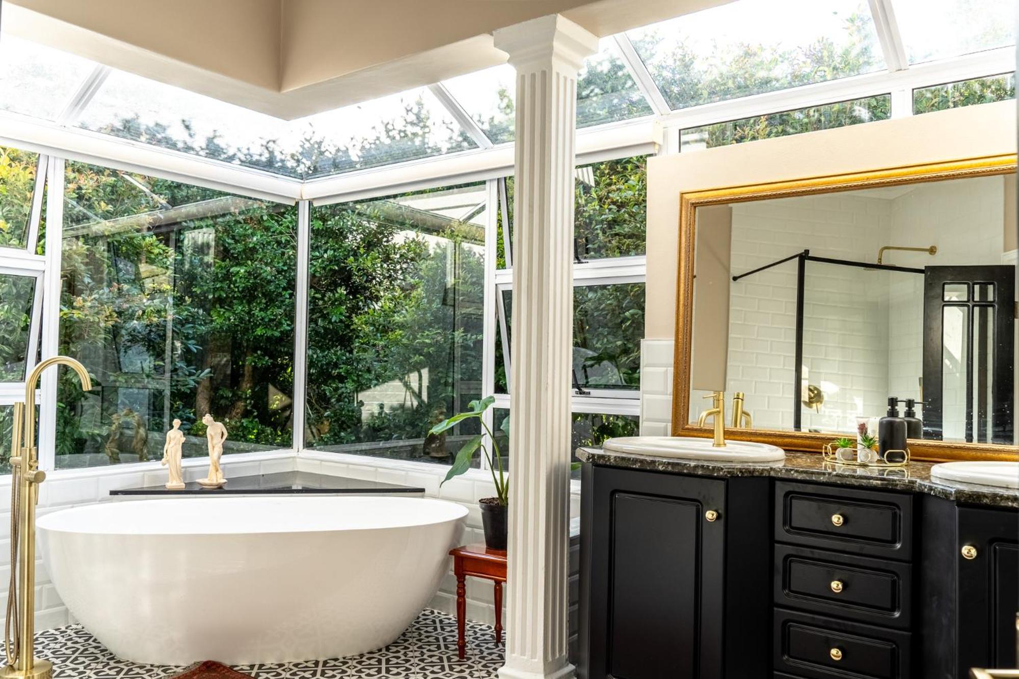 Deluxe Junior Suite photo 2
