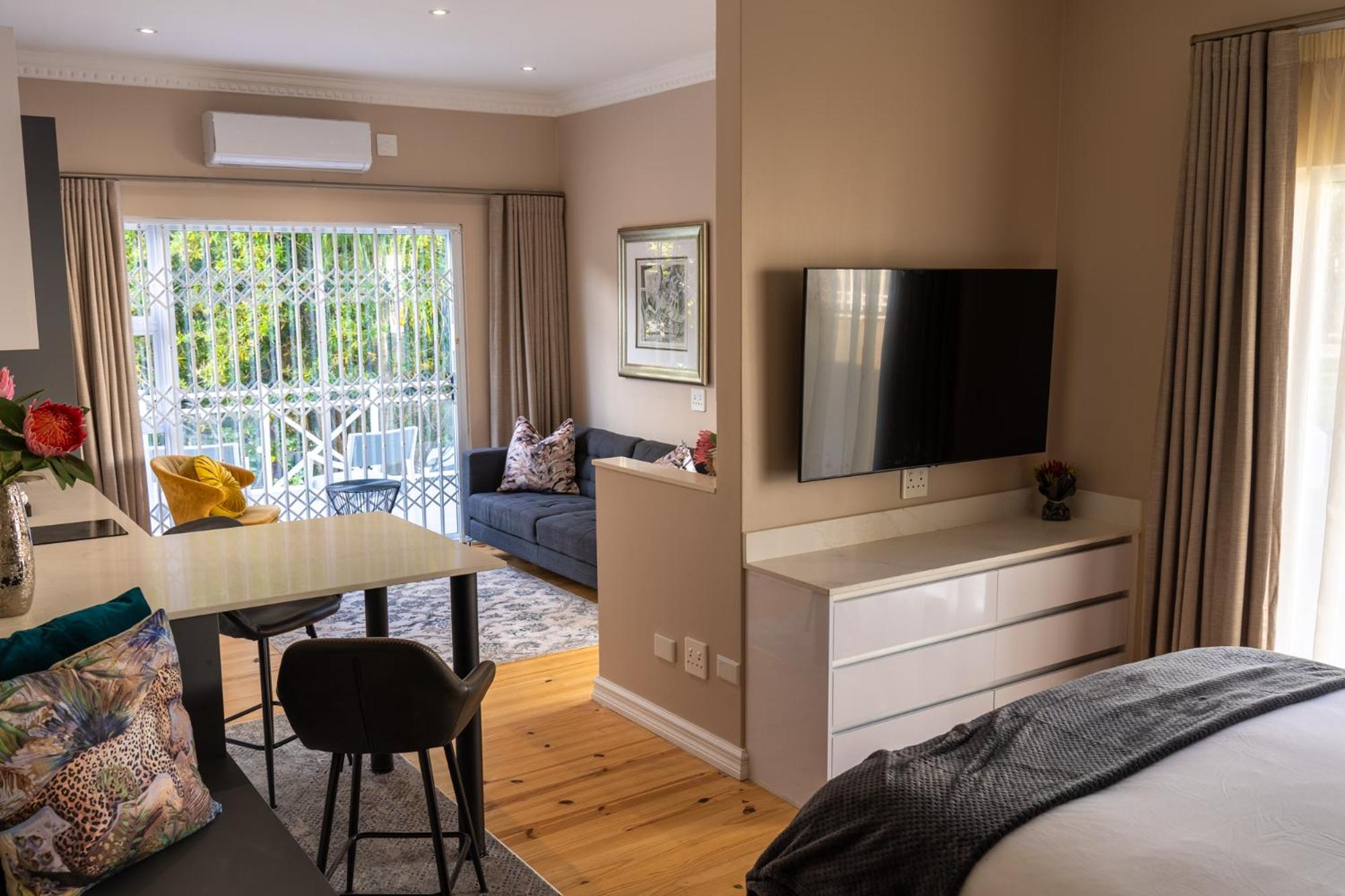 Junior Suite with Balcony photo 3