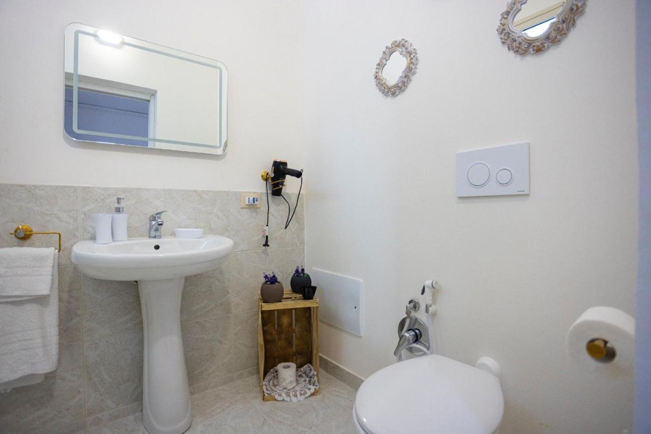 Double Room - Photo 7