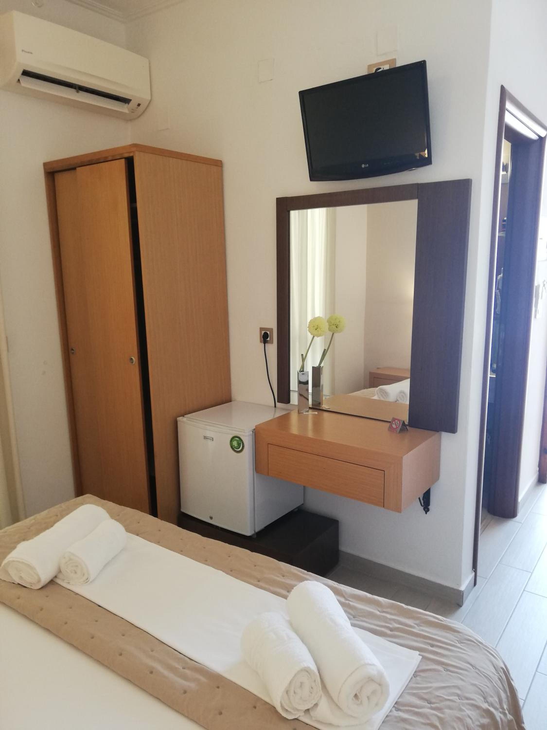 Budget Double Room photo 2