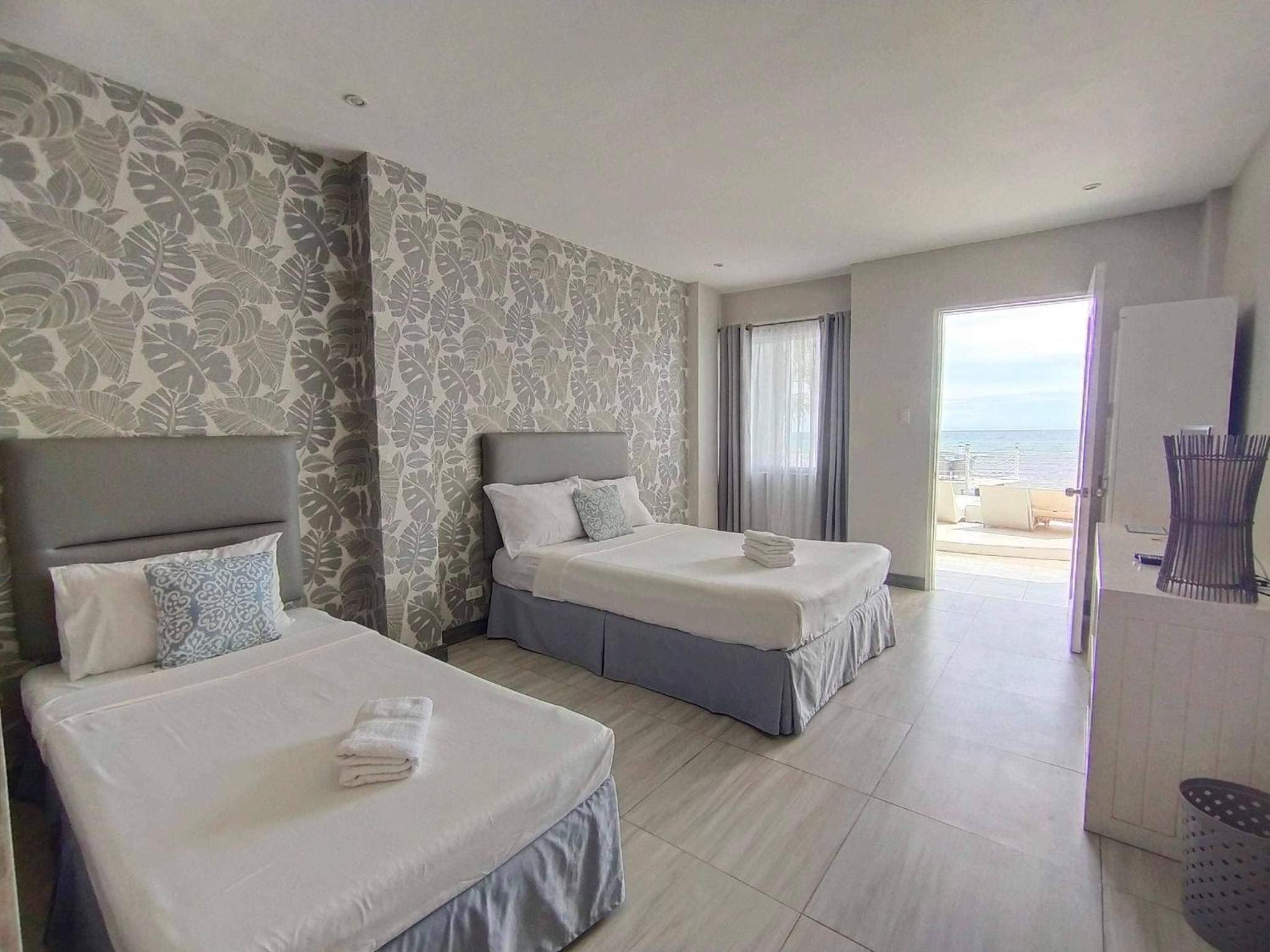 Double Room with Sea View - Photo 1