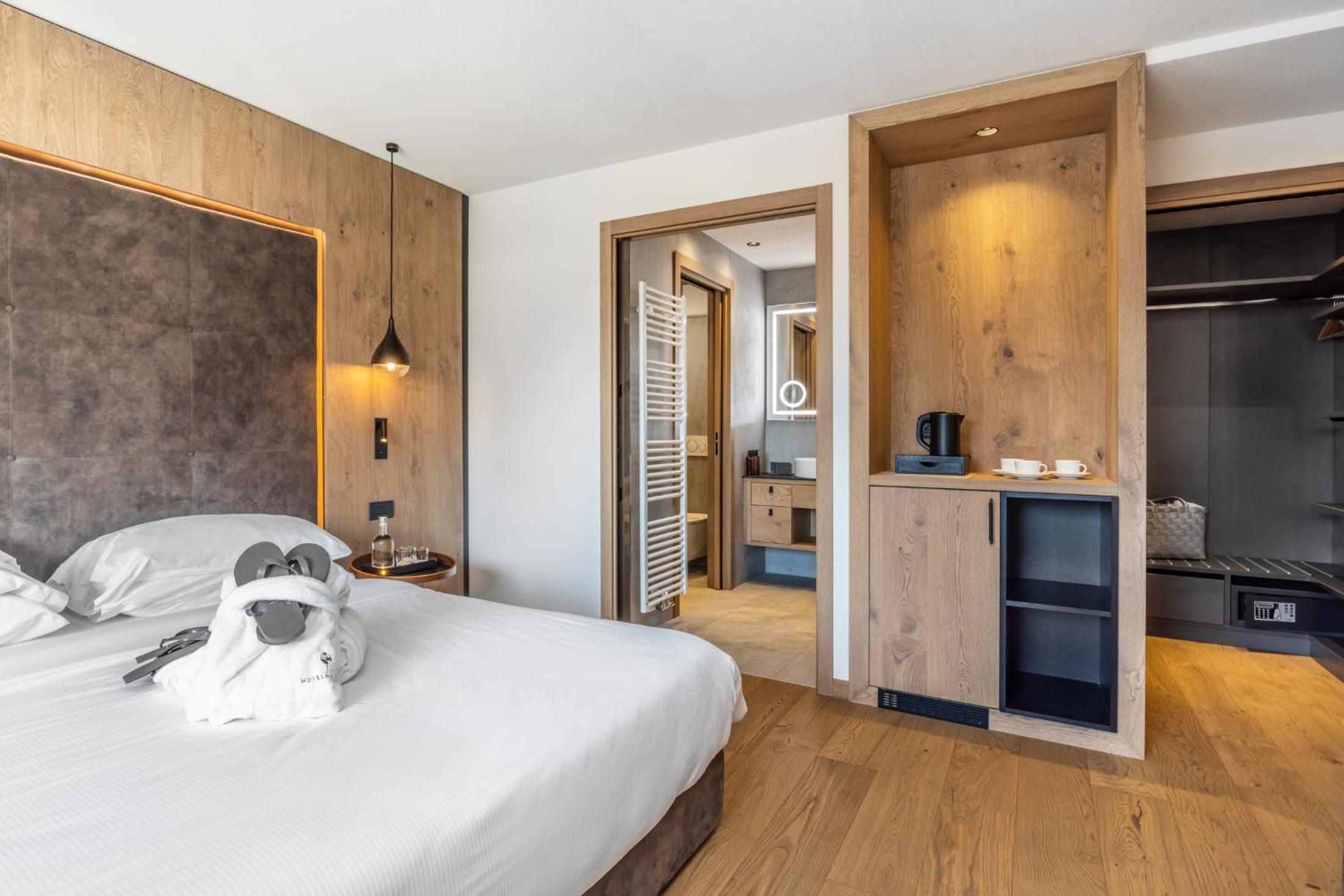 Deluxe Double Room with Extra Bed