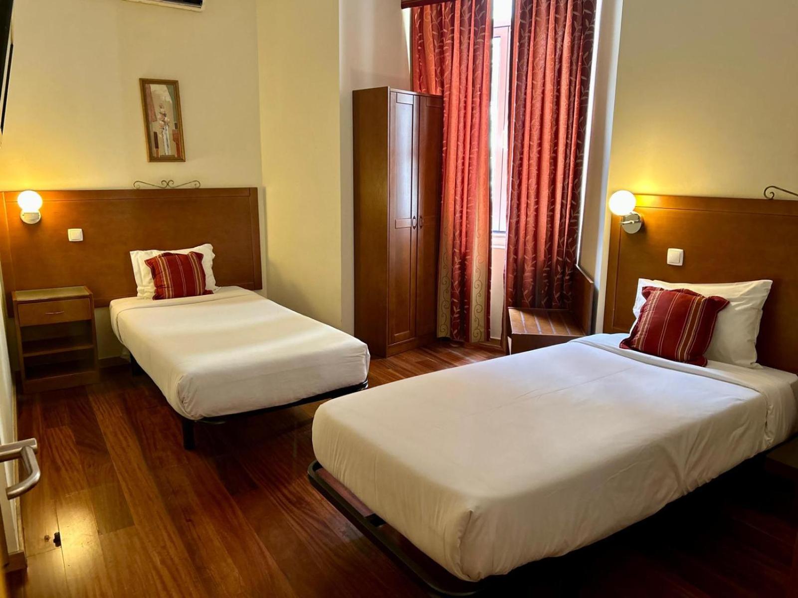 Twin Room - Photo 2