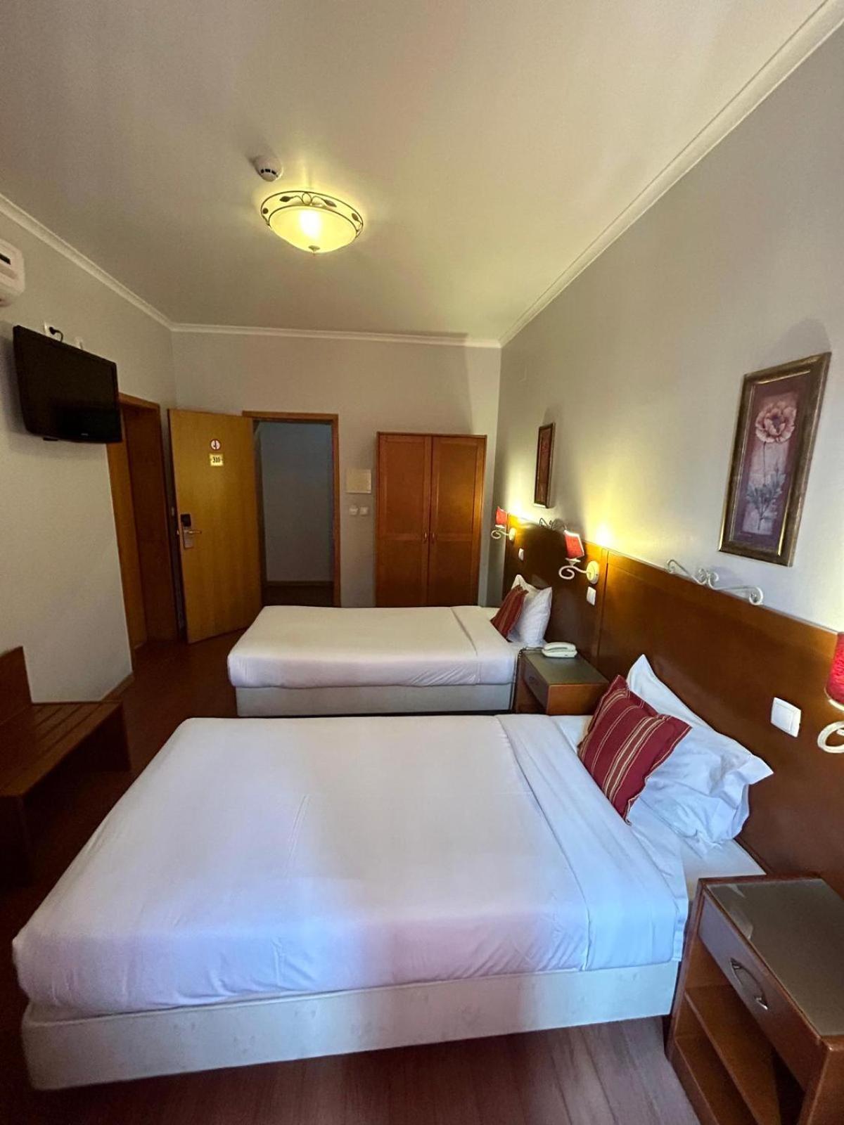 Twin Room - Photo 1