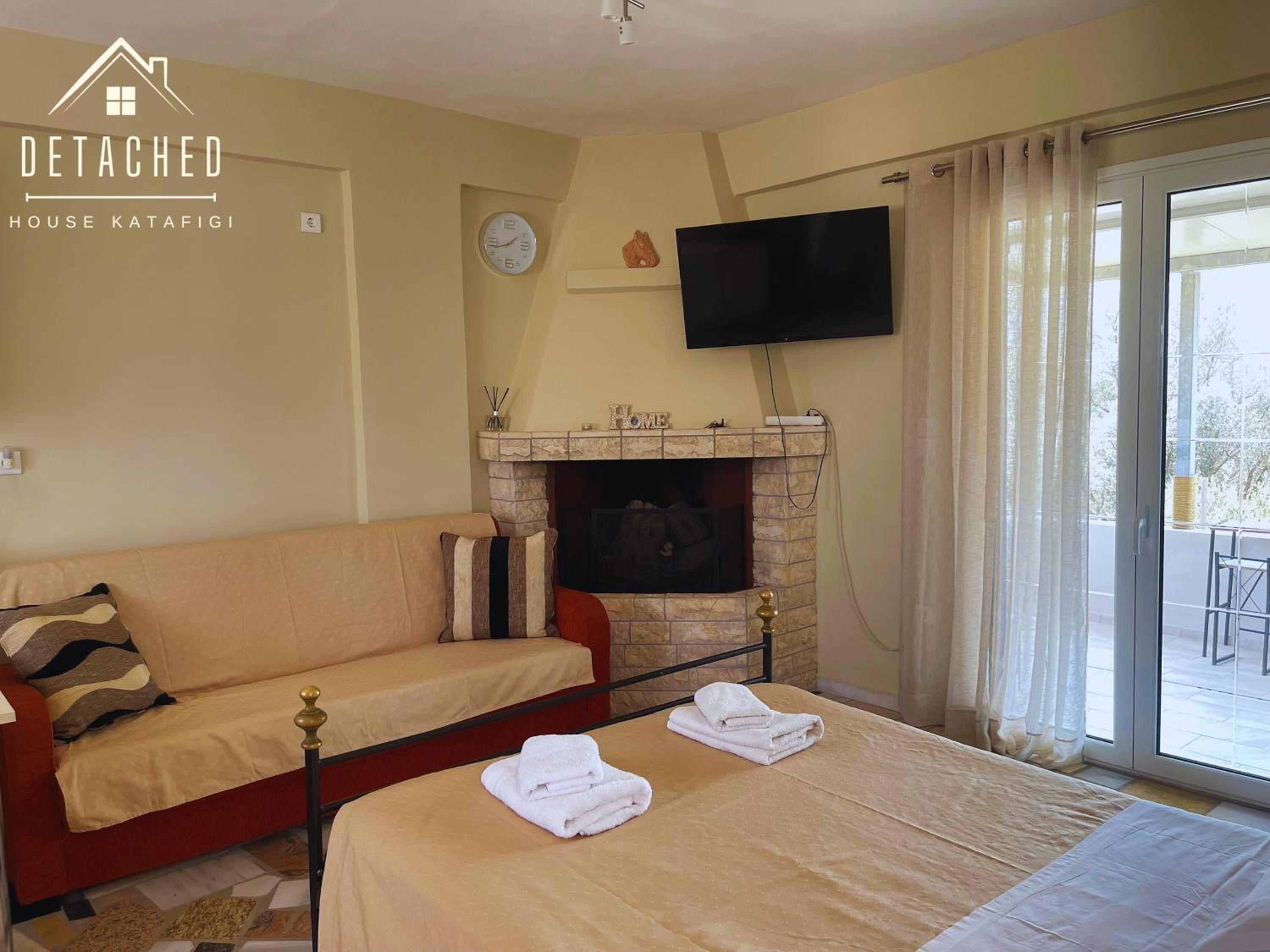 One-Bedroom House - Photo 6