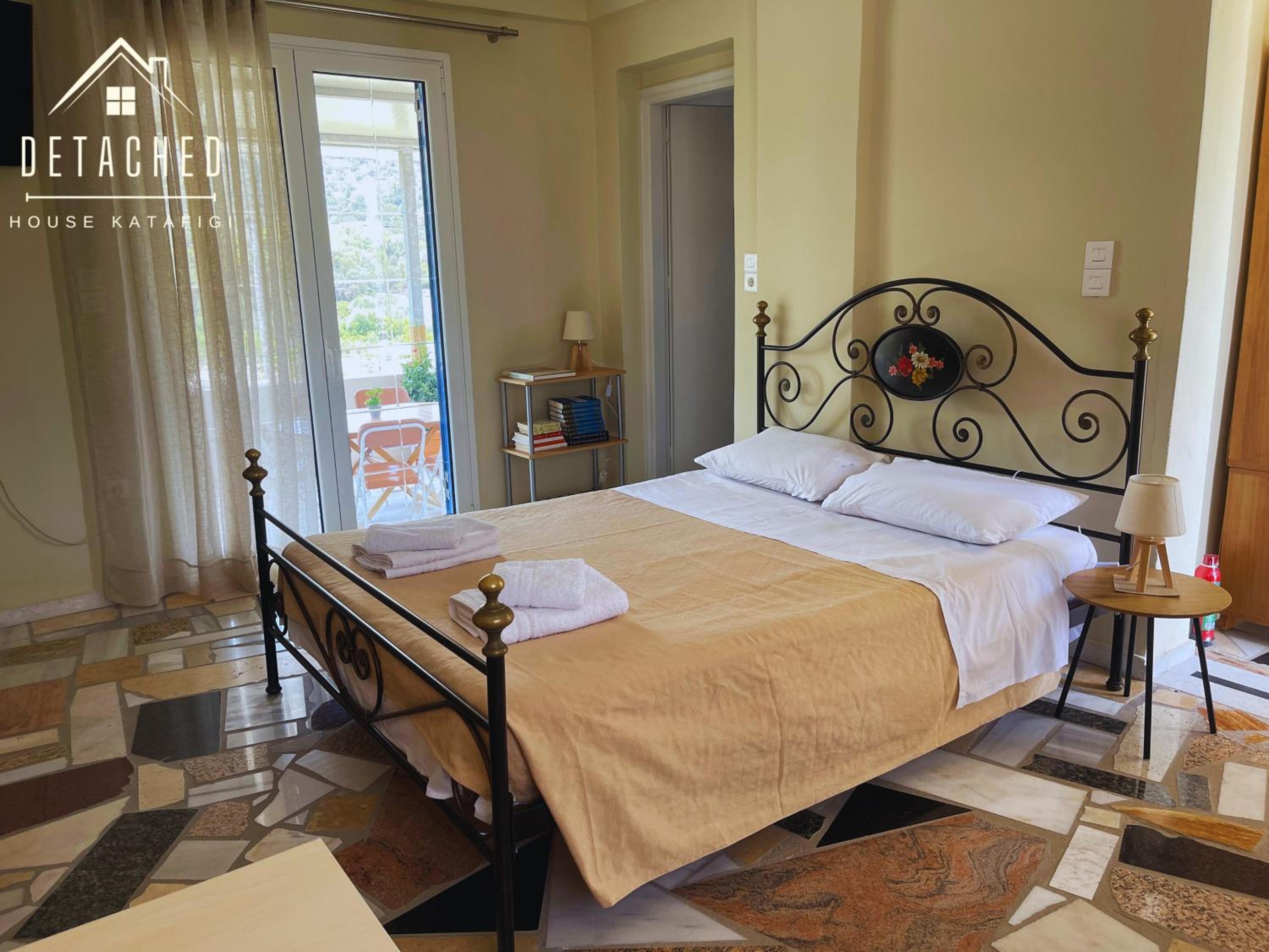 One-Bedroom House - Photo 31