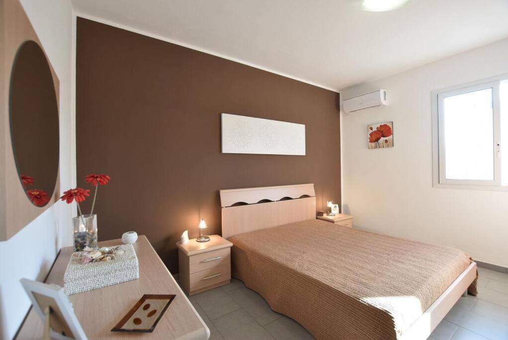 Three-Bedroom House photo 3