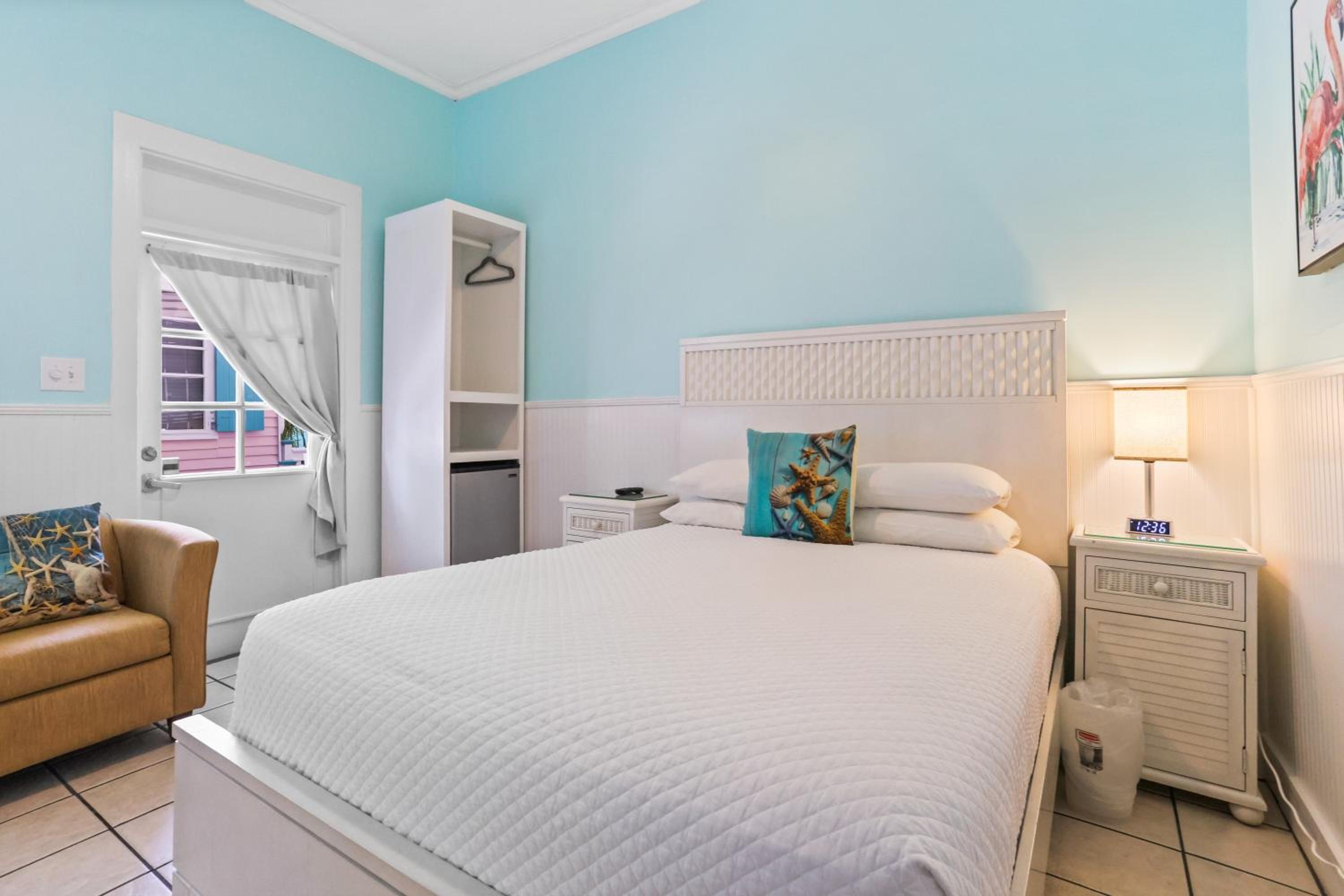Queen Room - Photo 37