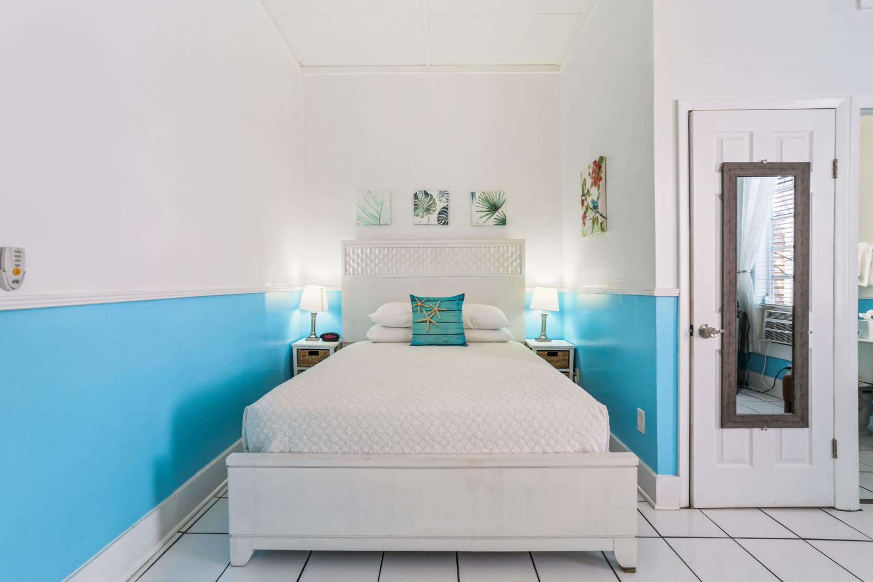 Queen Room - Photo 8