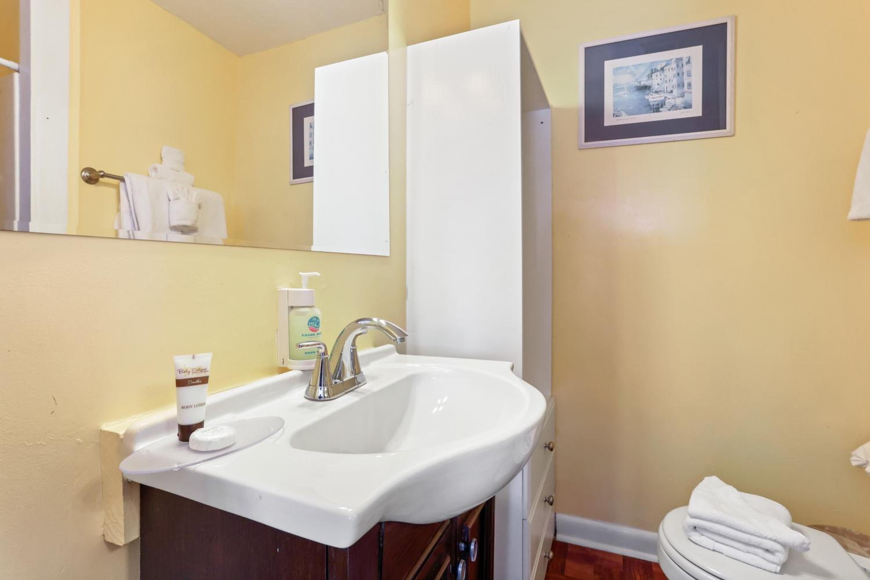 Queen Room - Photo 9