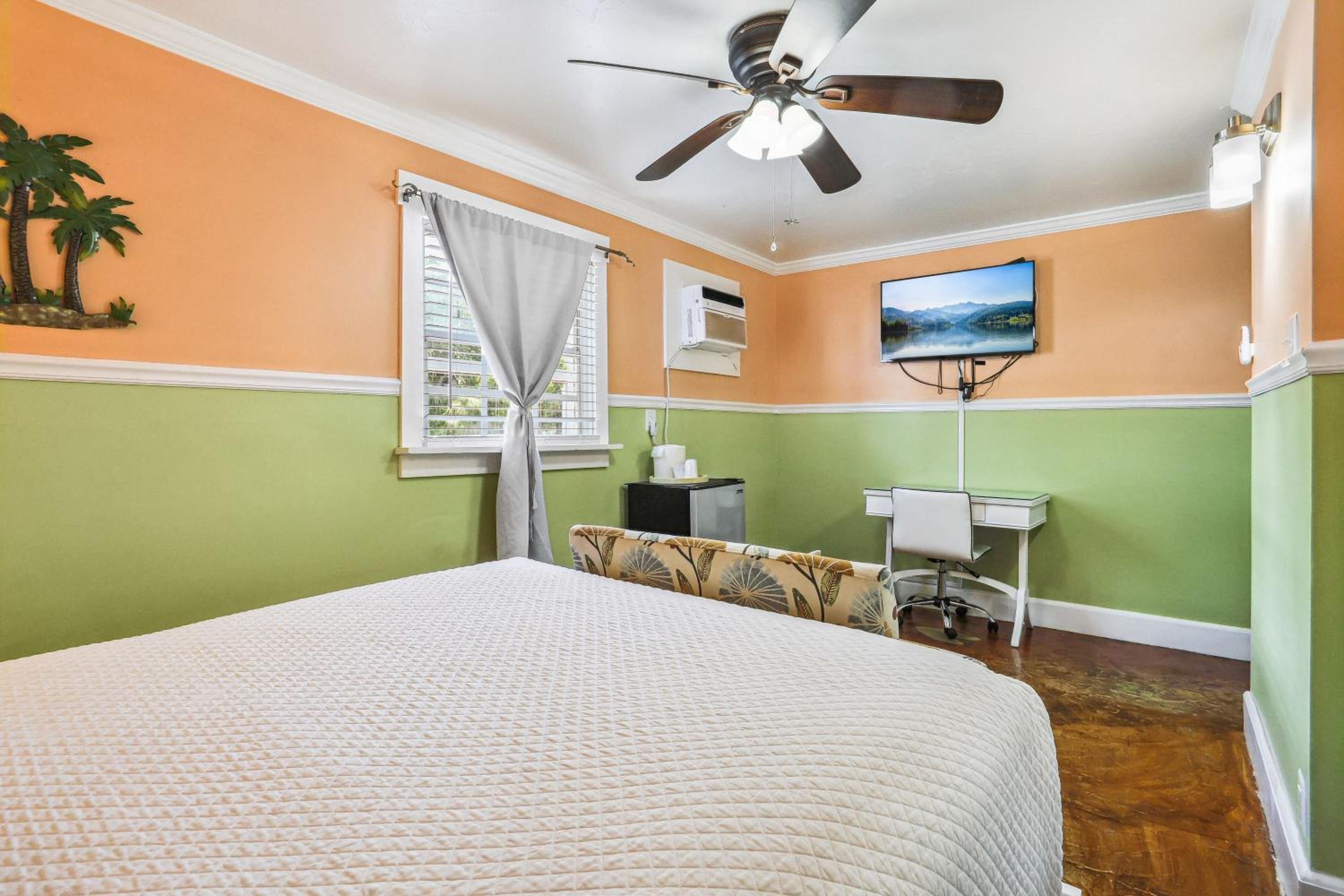 Queen Room - Photo 11