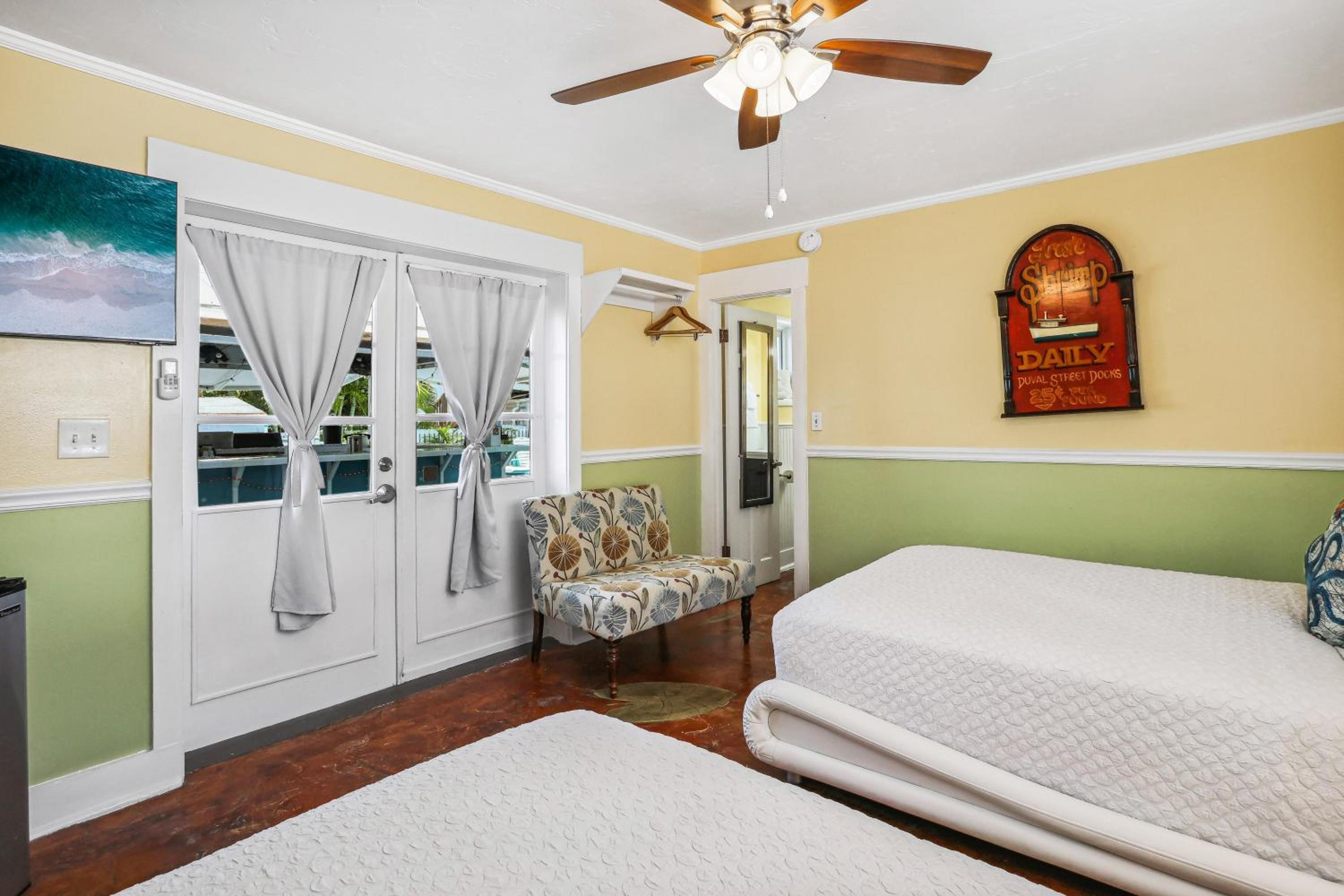 Double Room with Two Double Beds - Photo 10