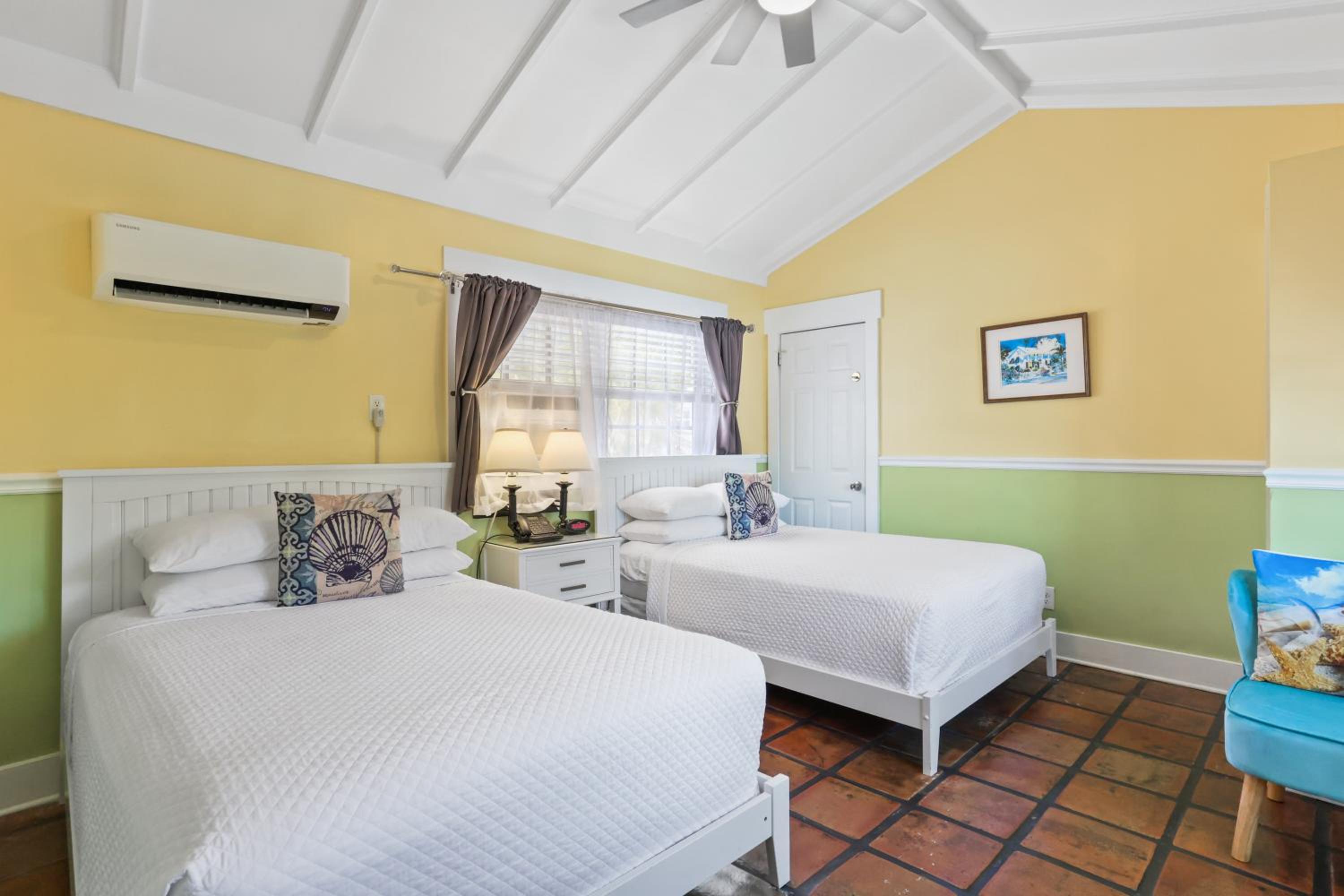 Double Room with Two Double Beds - Photo 8
