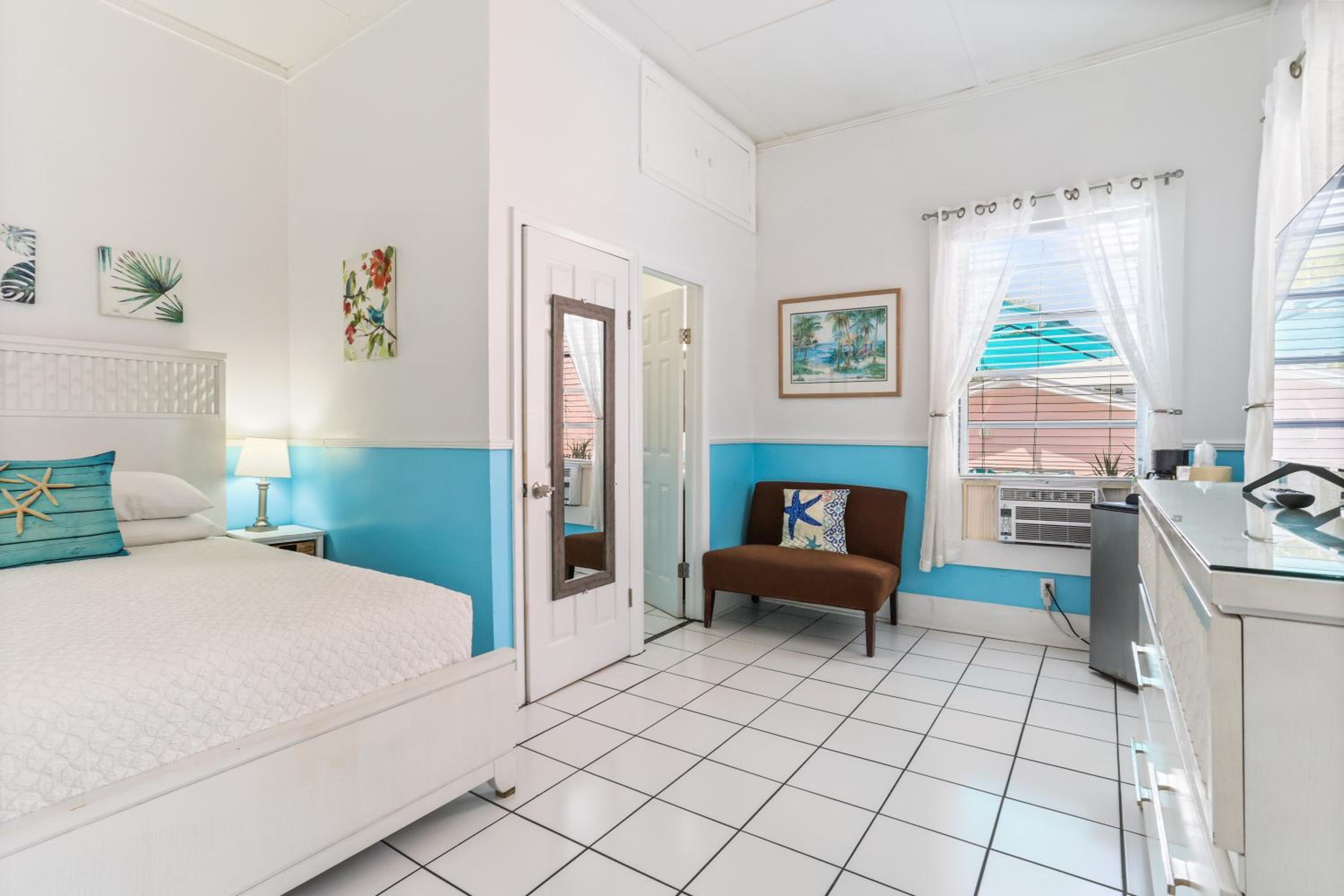 Queen Room - Photo 16