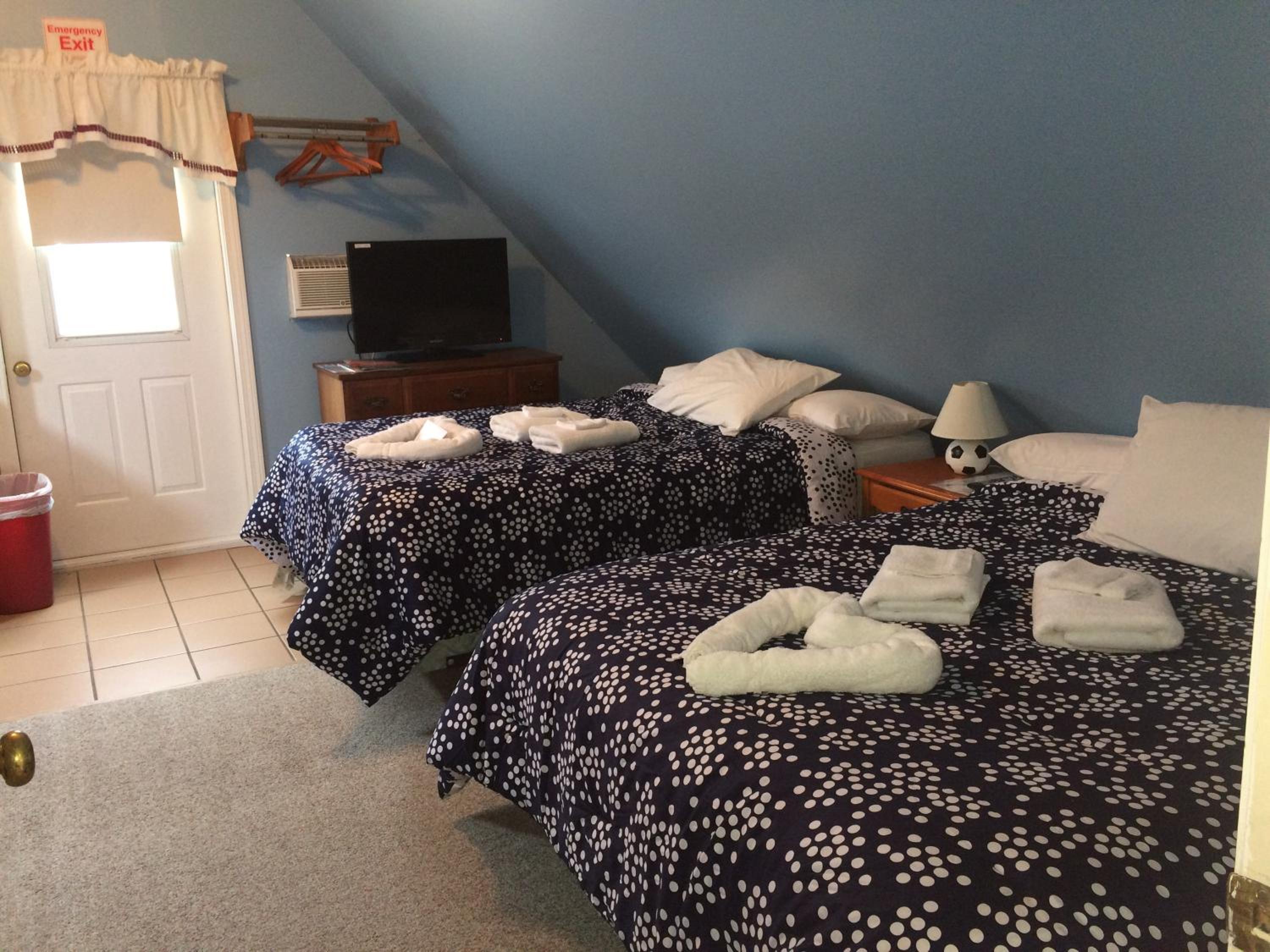 Queen Room with Two Queen Beds - #8 photo 1