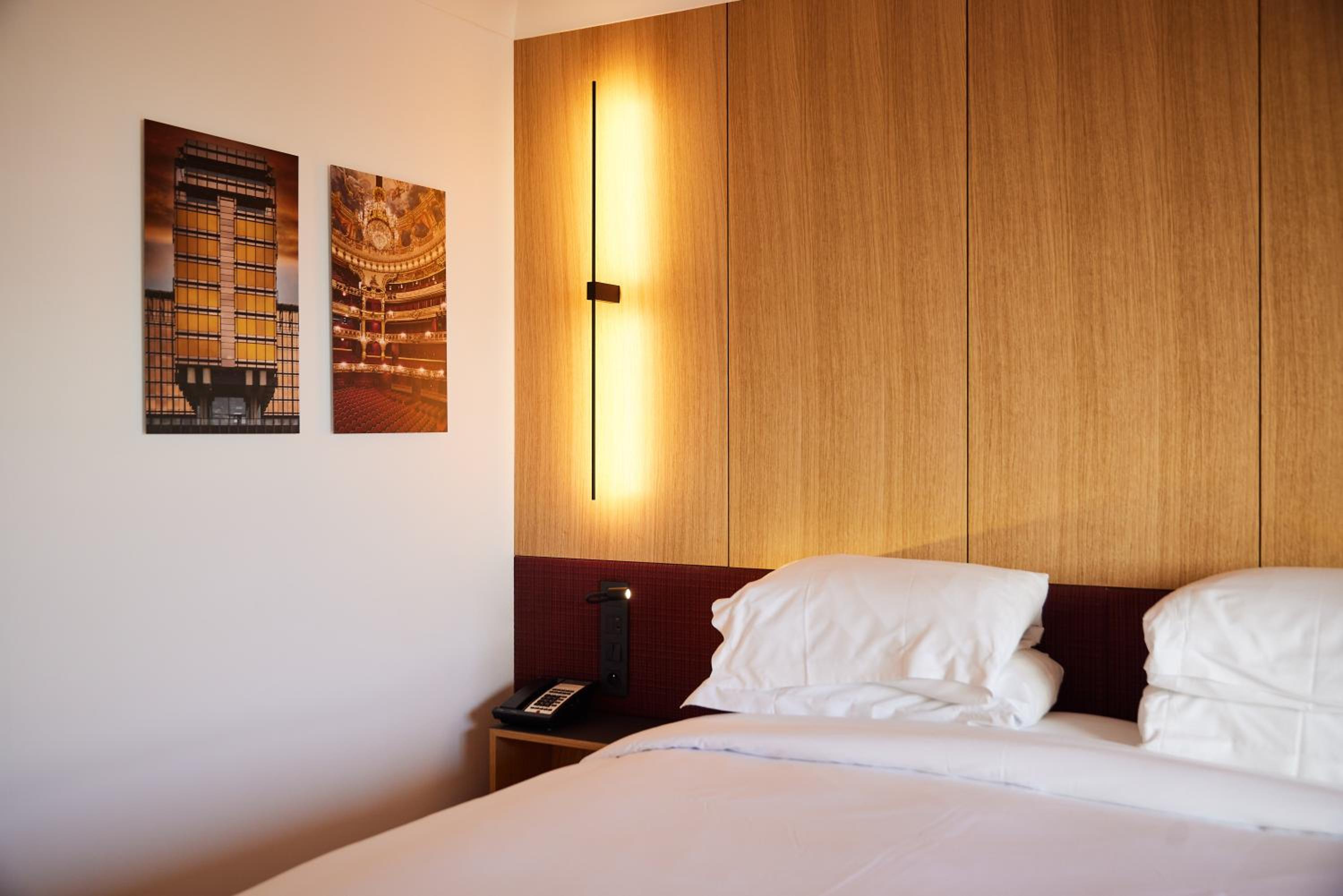 Superior King Room with City View - Photo 7