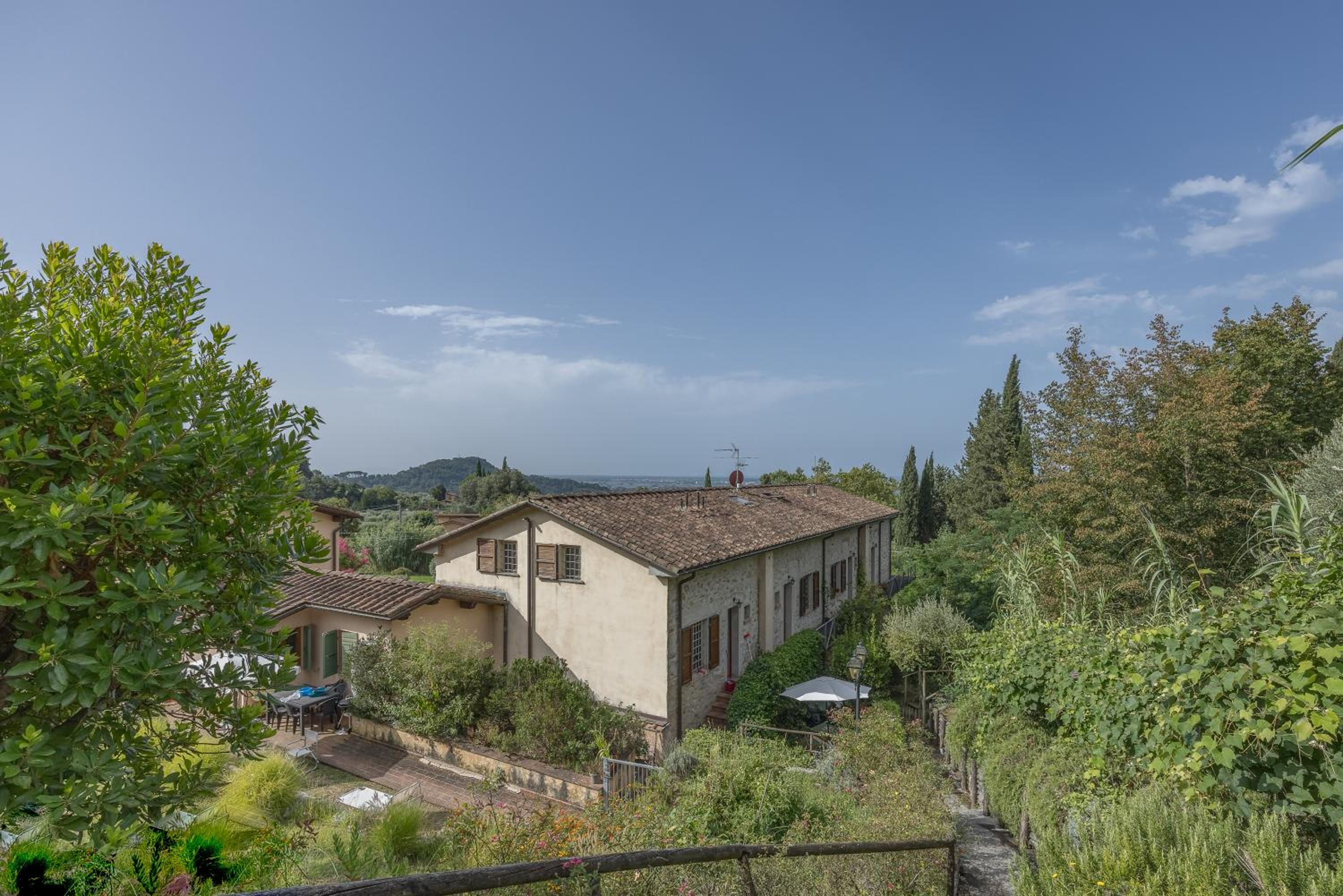 Maisonette photo 2