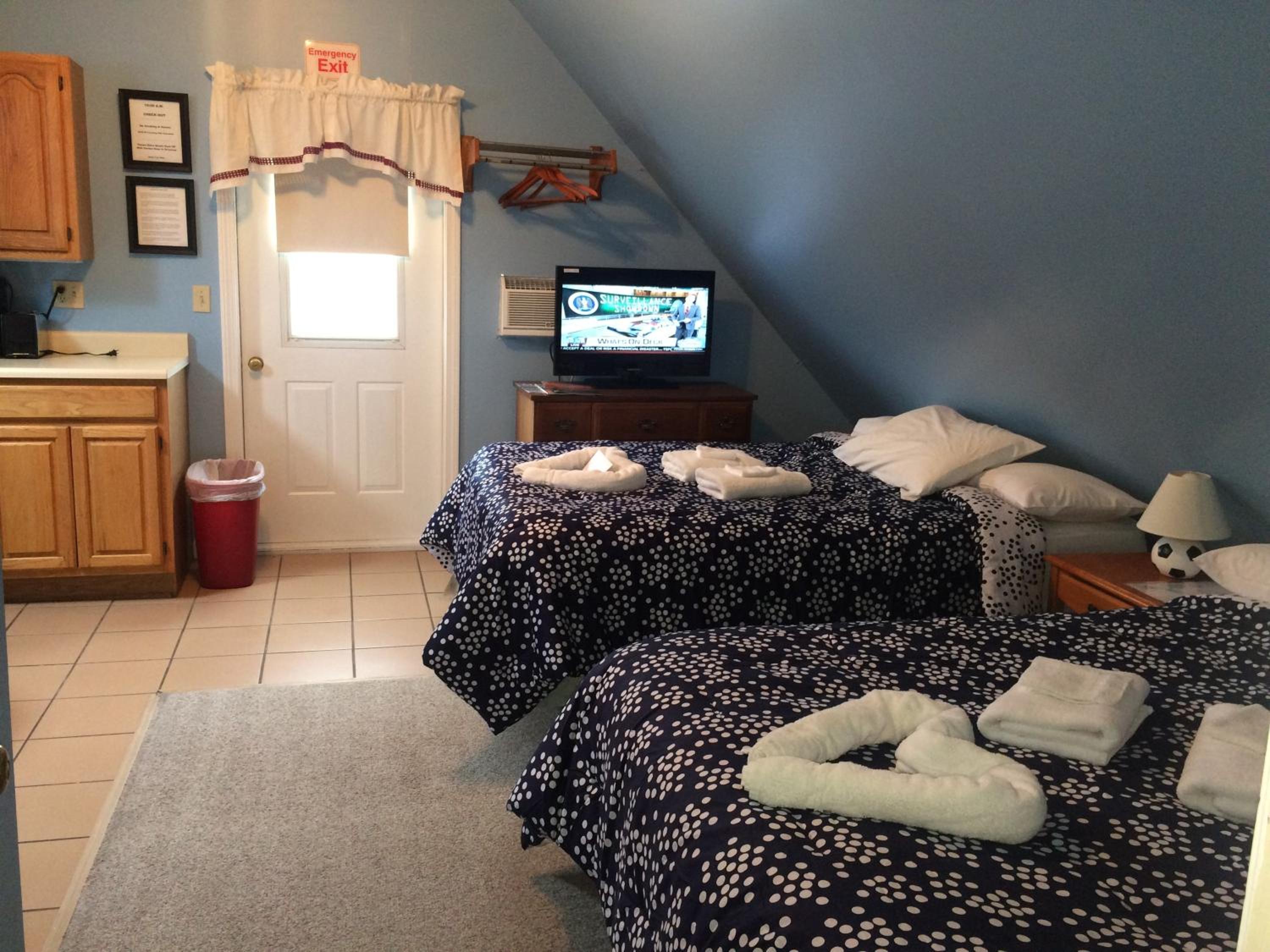 Queen Room with Two Queen Beds - #8 photo 3