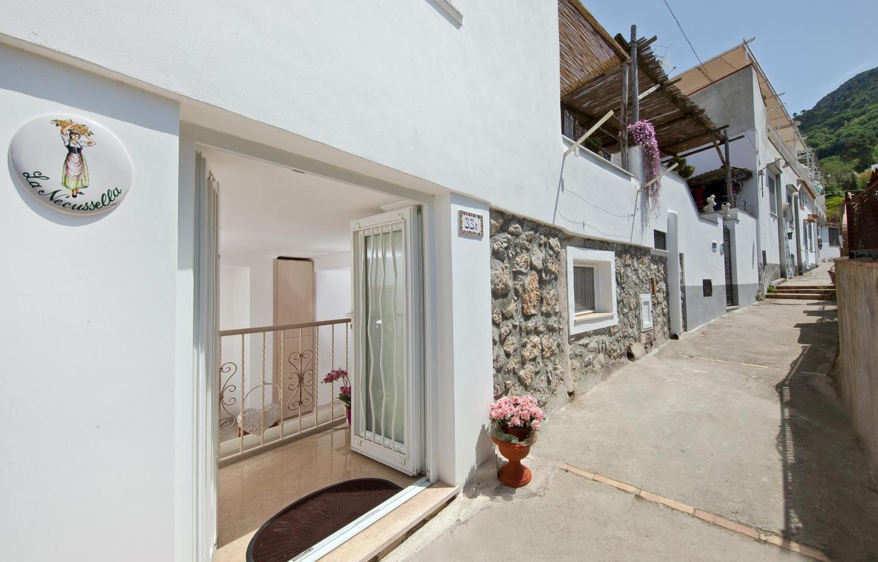 Studio Apartment - Photo 6