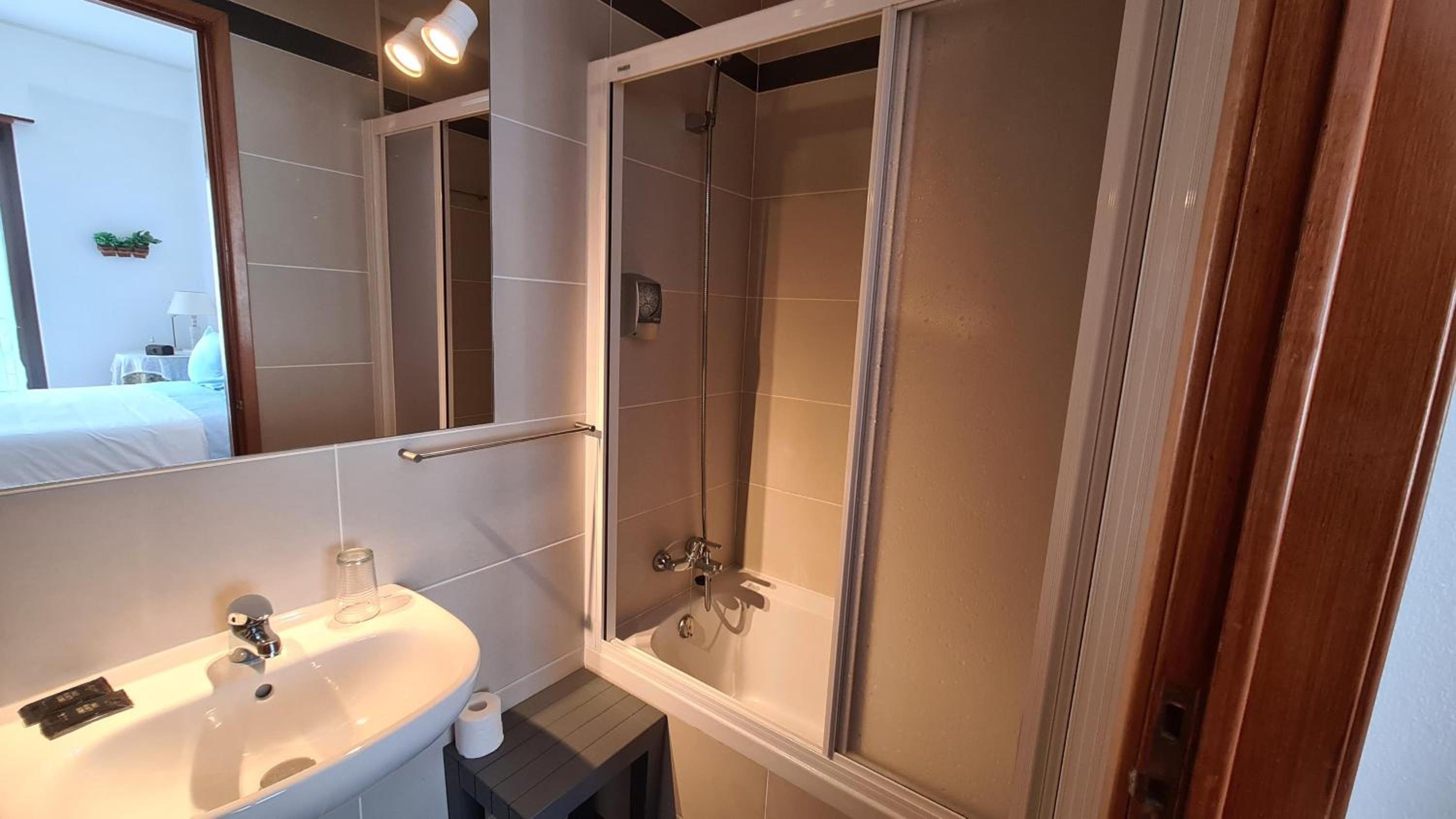 Double Room - Photo 18