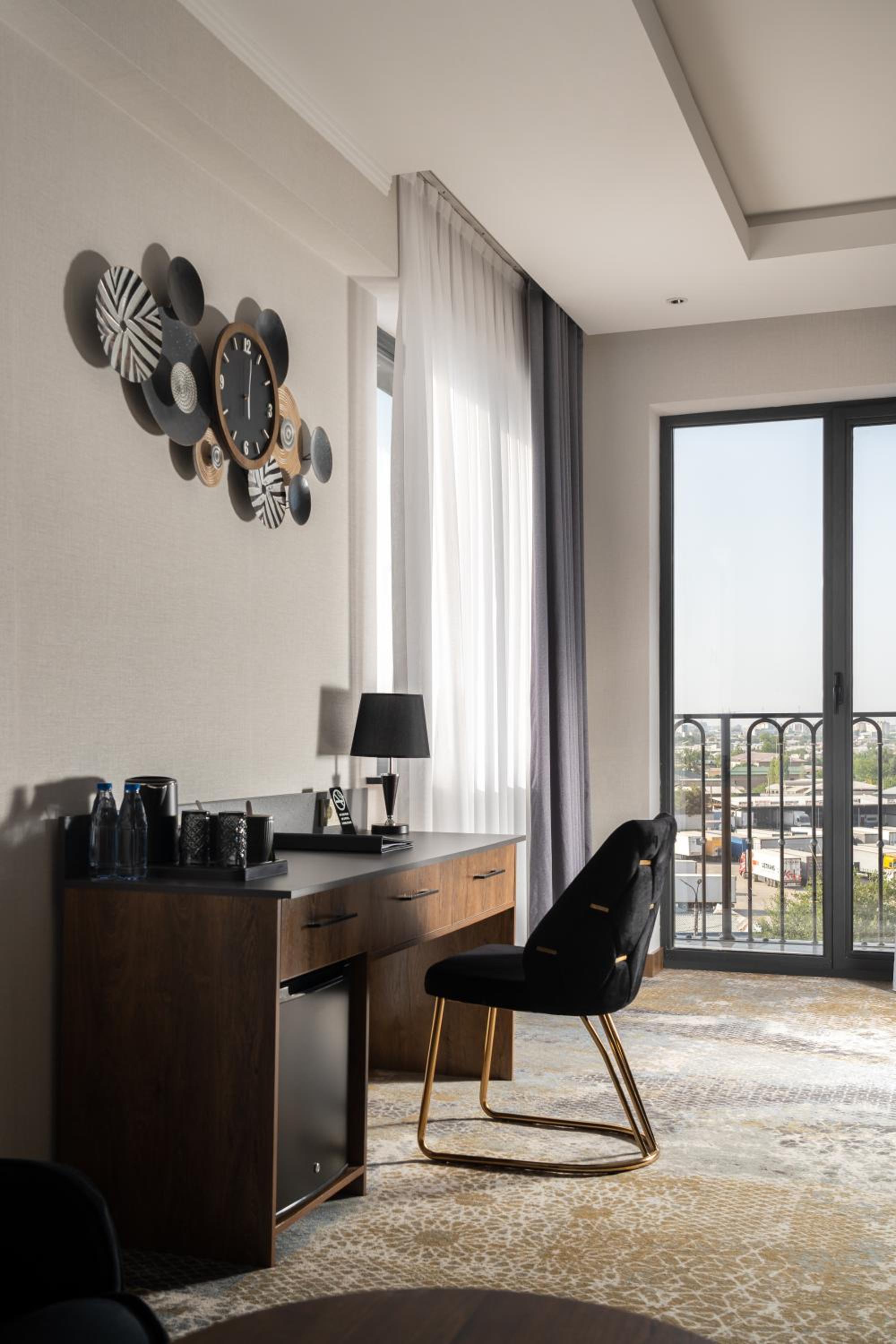 Superior King Room - Photo 8