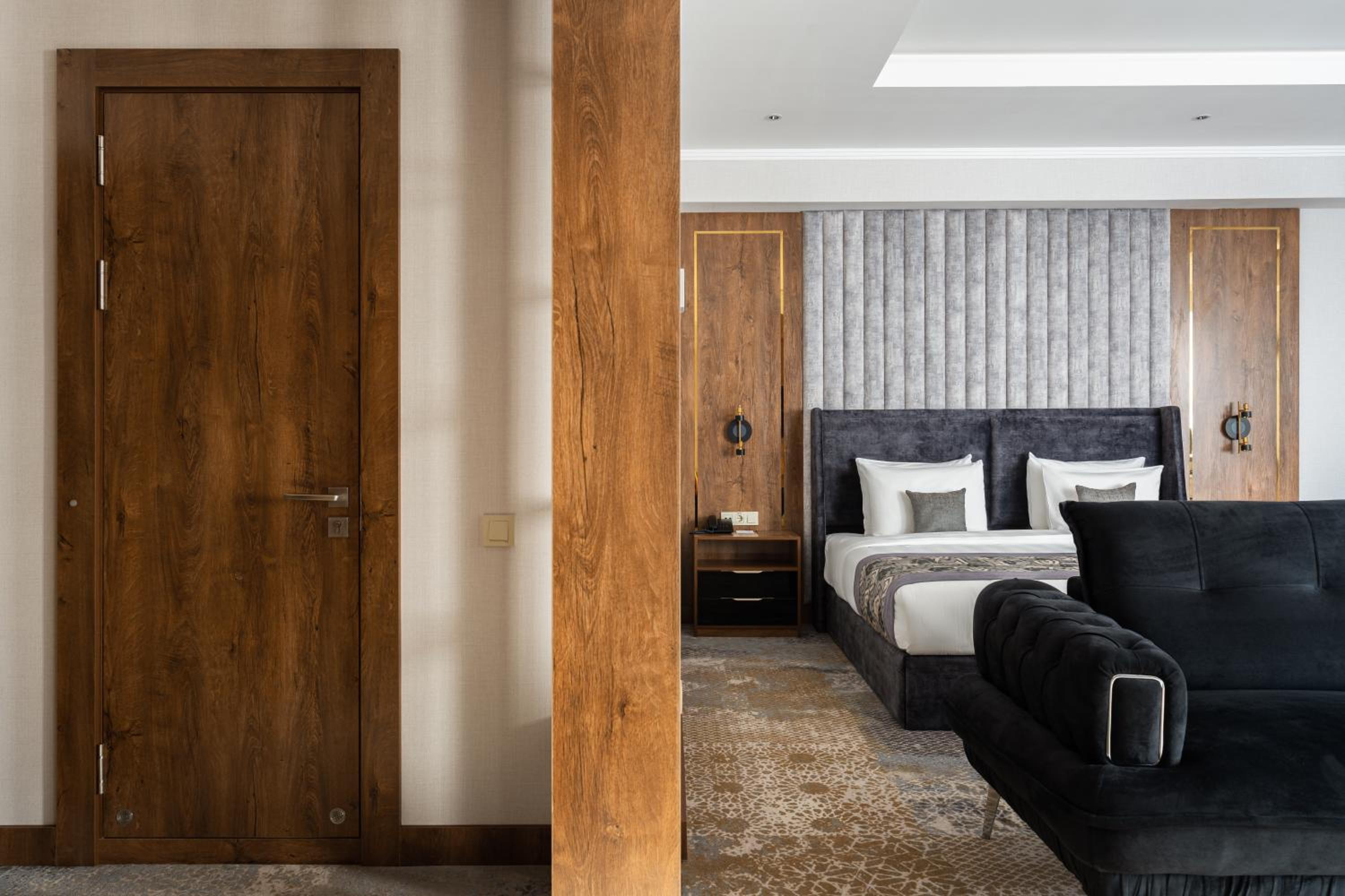 Superior King Room - Photo 13