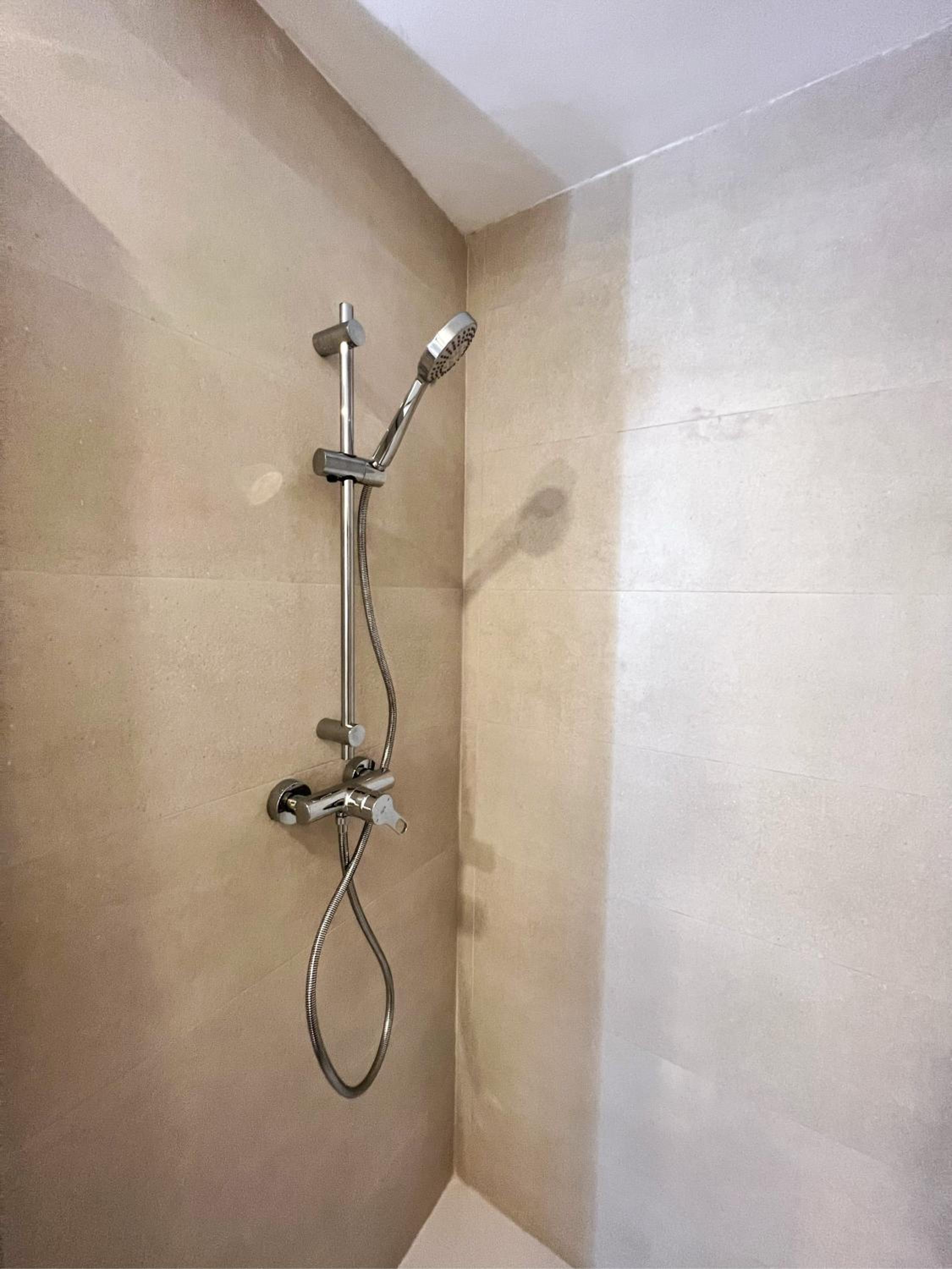 Double Room with Private Bathroom - Photo 9