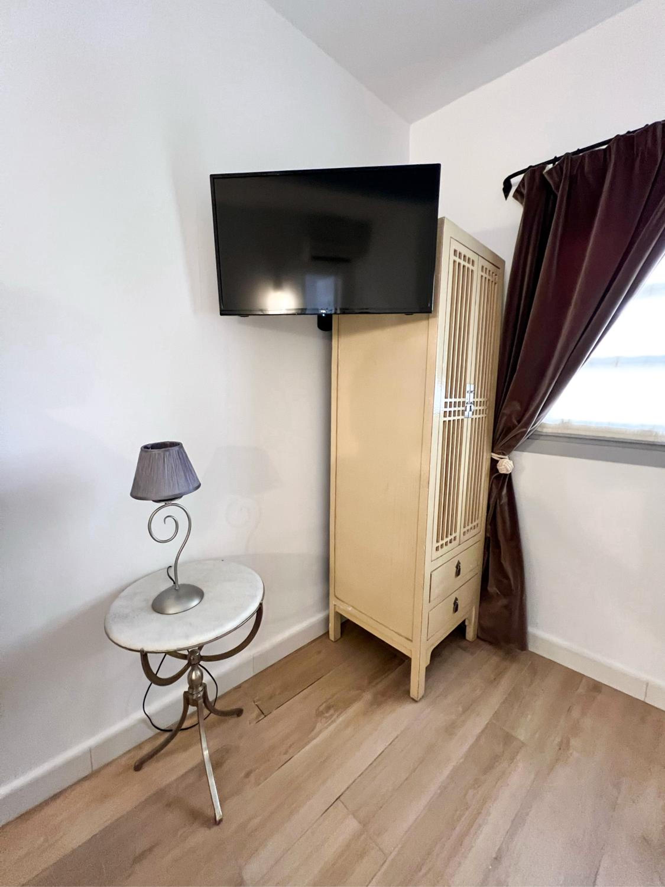 Double Room with Private Bathroom - Photo 4