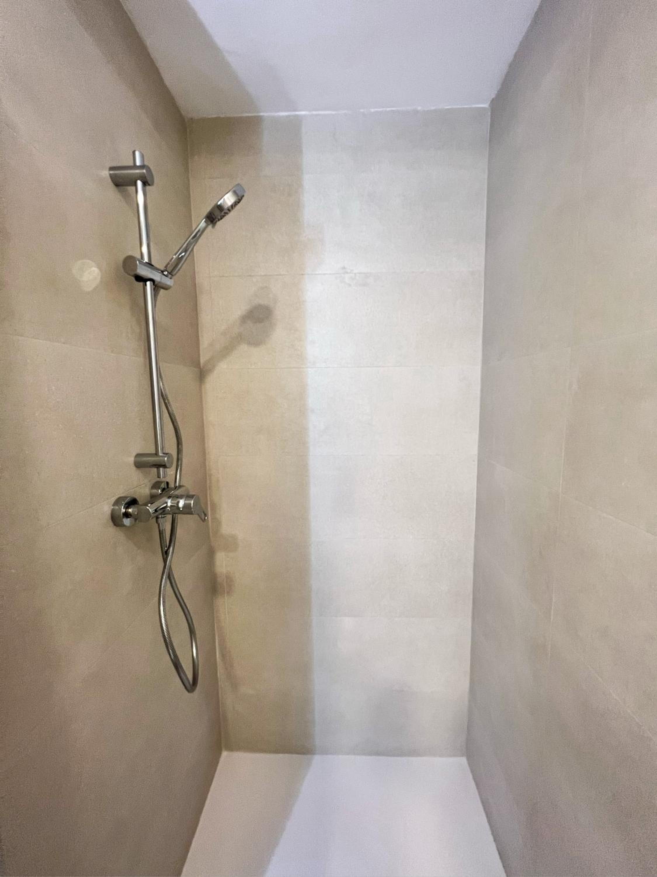 Double Room with Private Bathroom - Photo 8