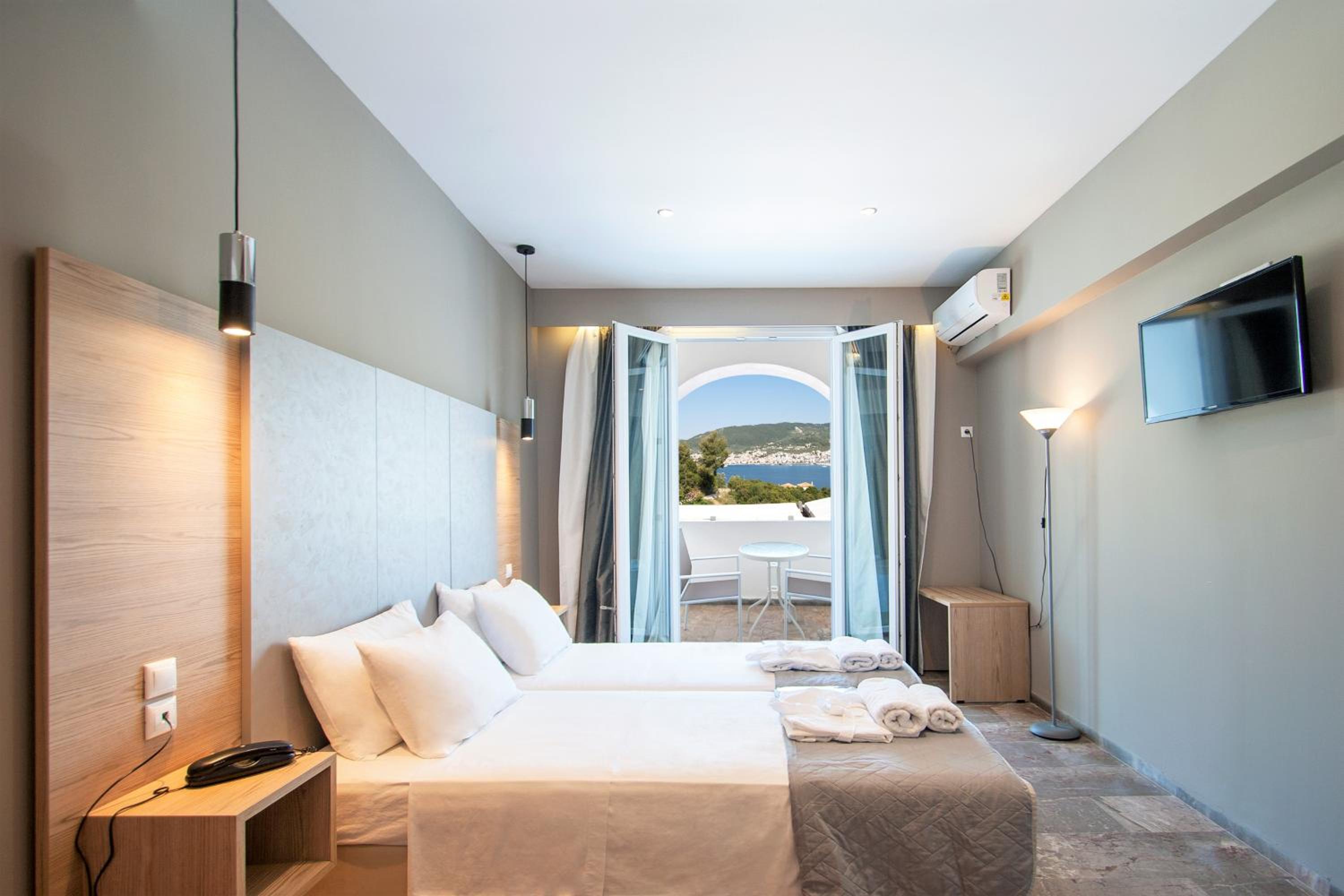 Superior Quadruple Room photo 3