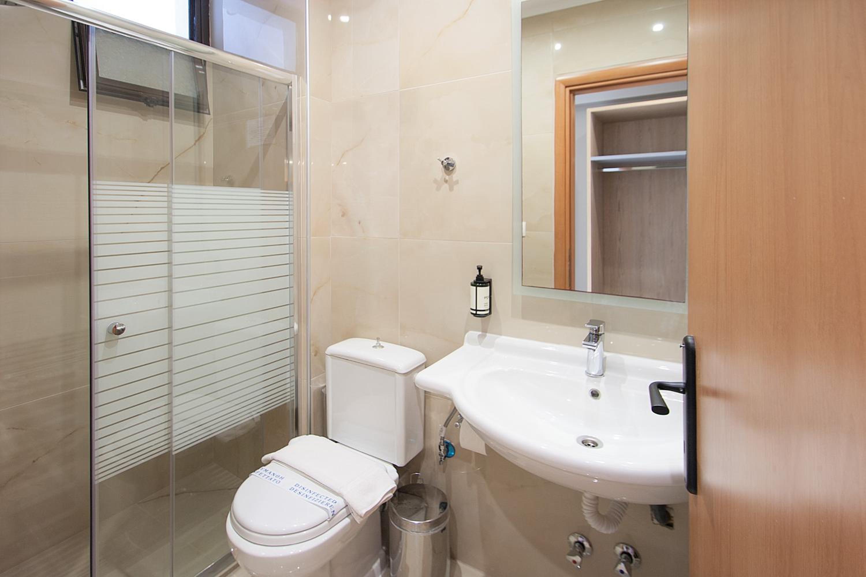 Quadruple Room with Sea View photo 2