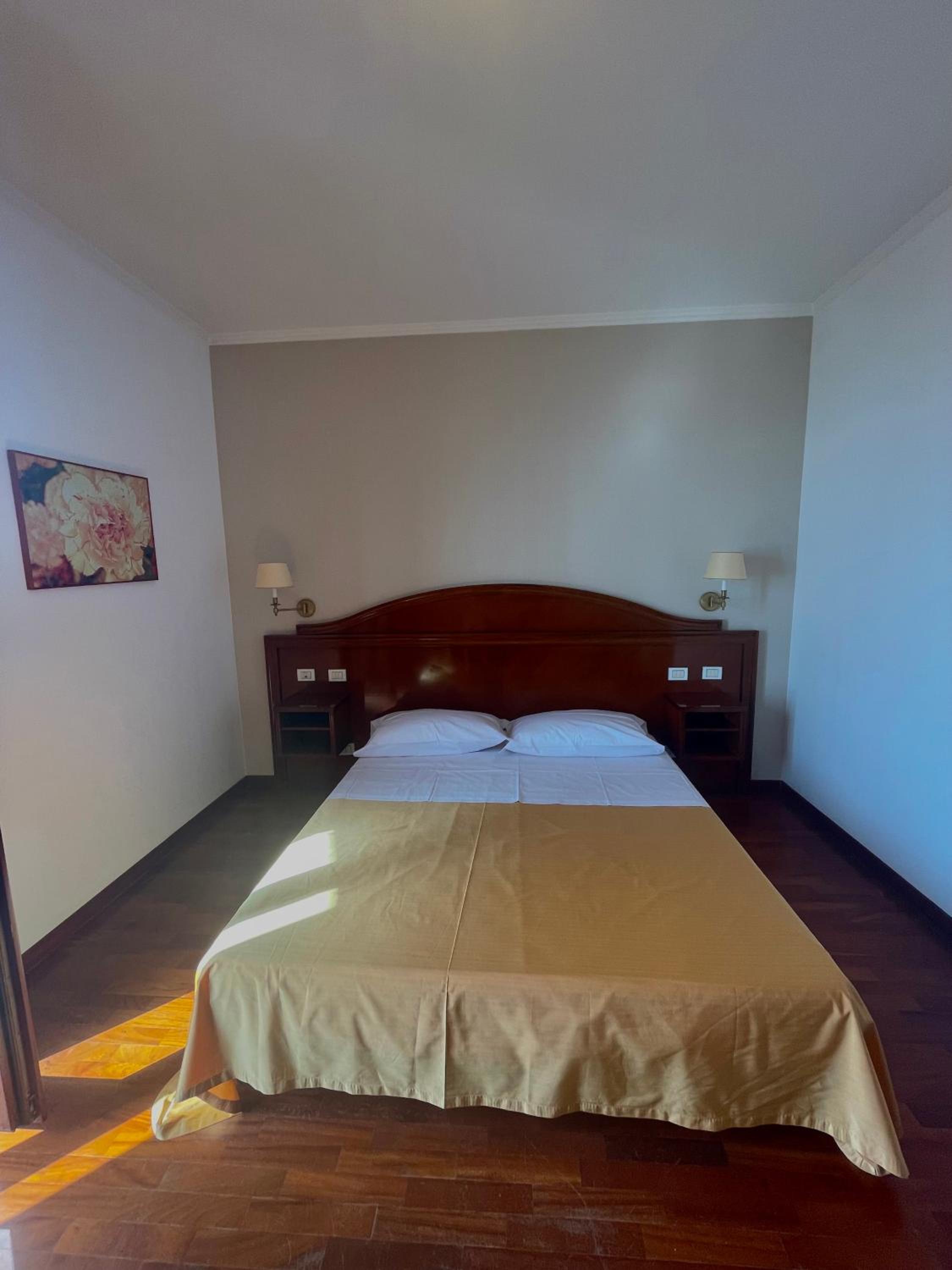 Double Room - Photo 3