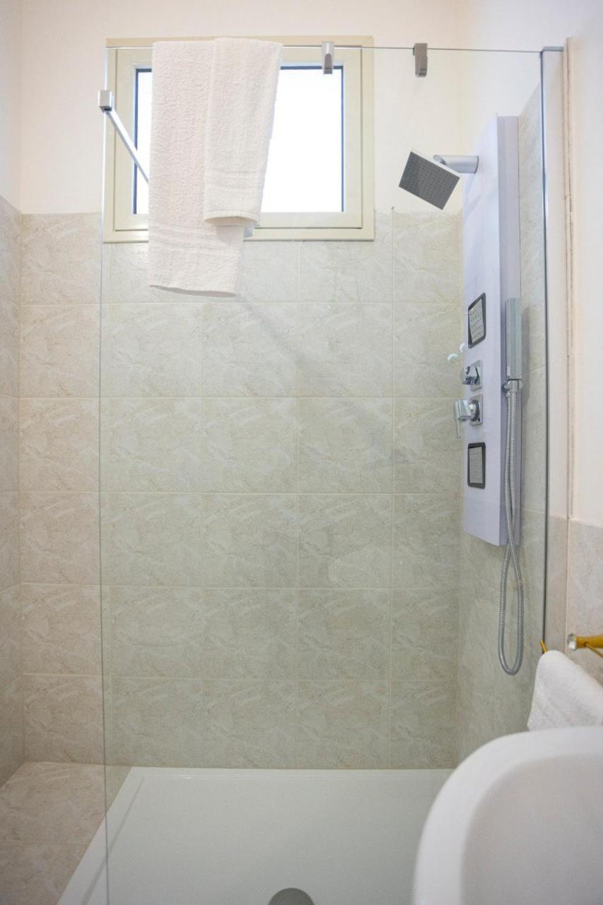 Double Room - Photo 6
