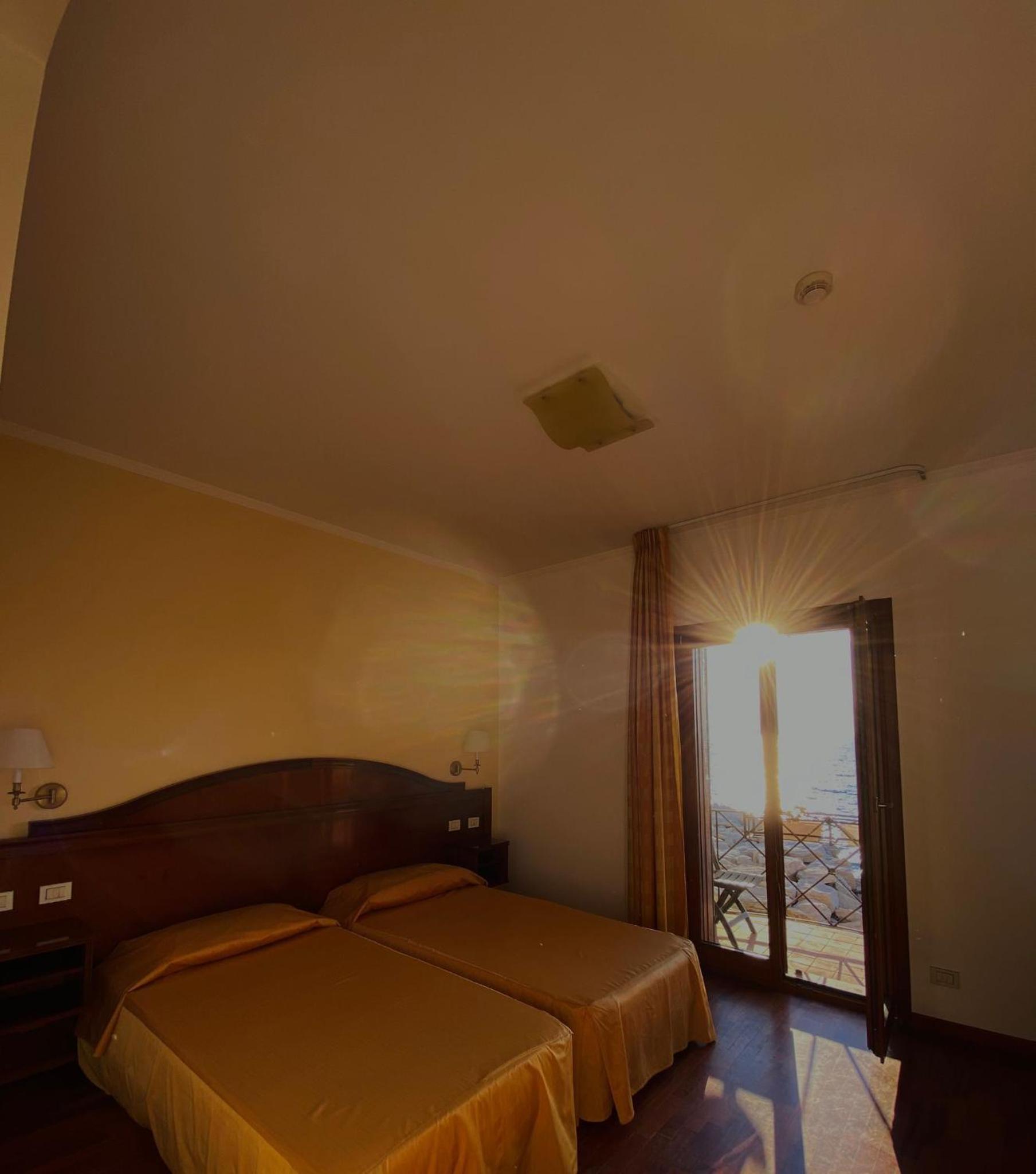 Twin Room - Photo 4