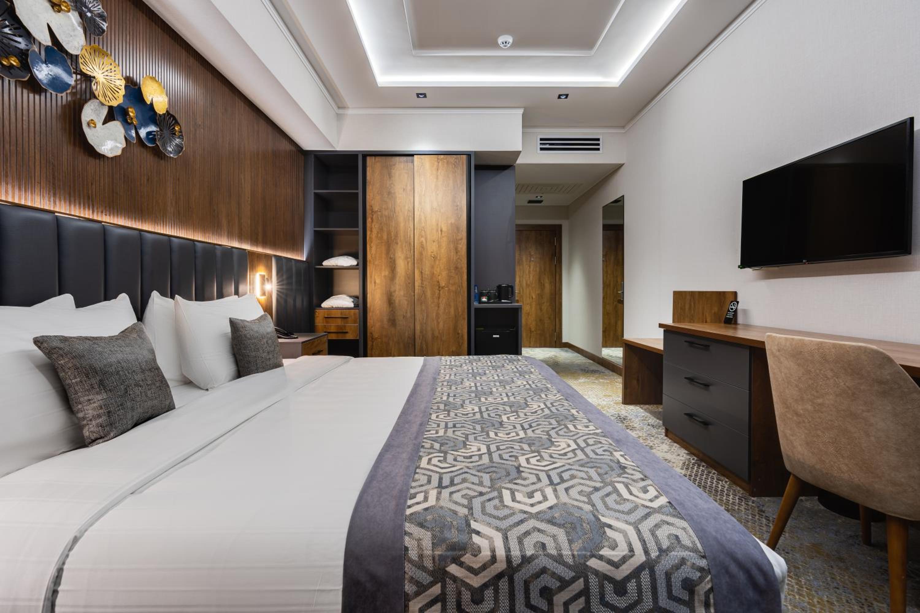 Double or Twin Room - Photo 5