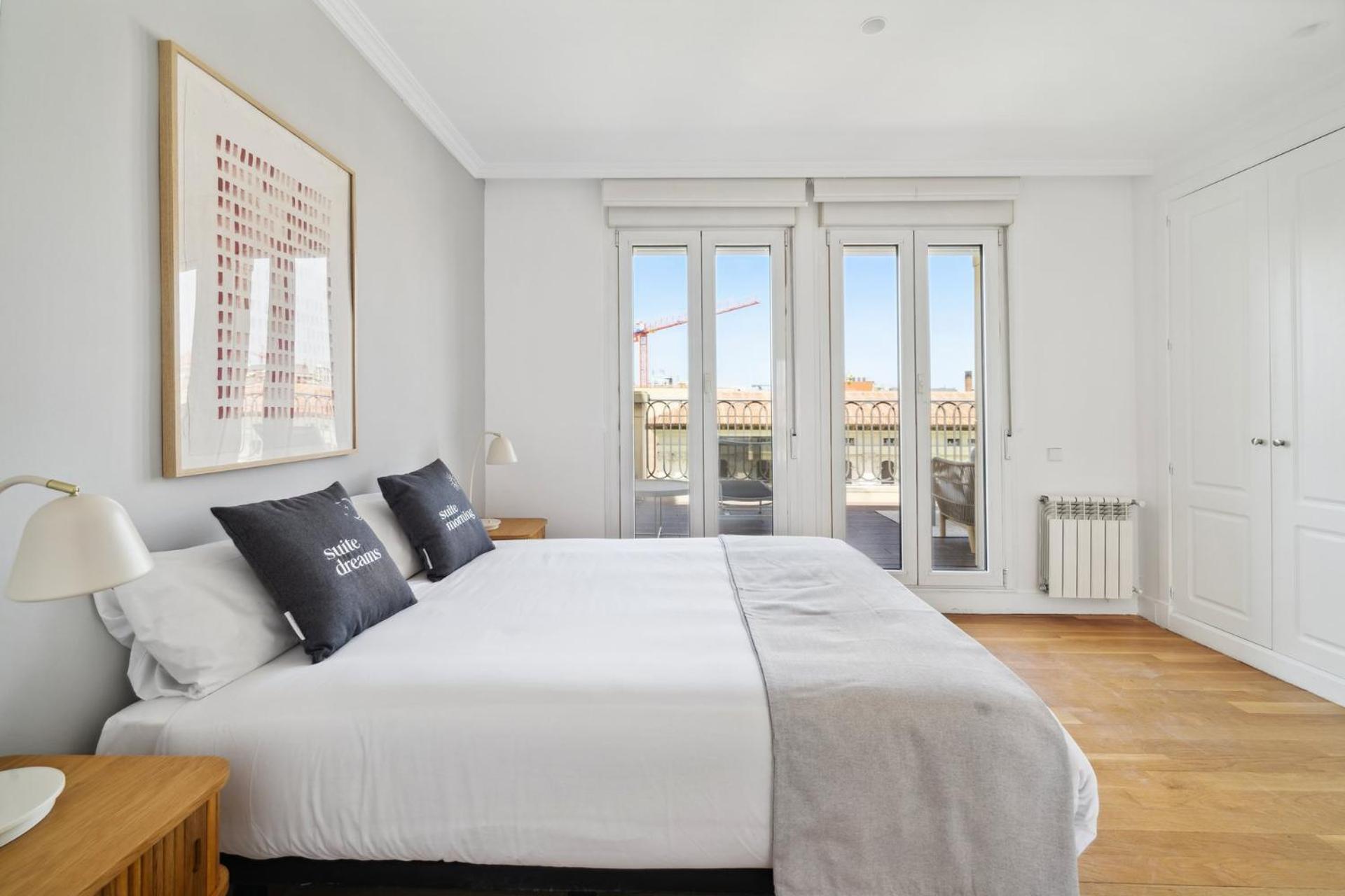 Three-Bedroom Apartment with Terrace photo 2