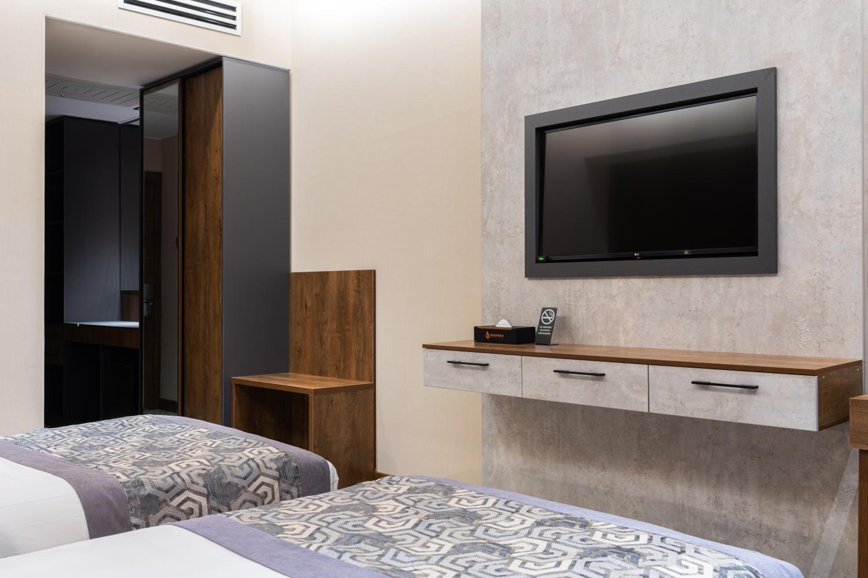 Double or Twin Room - Photo 13