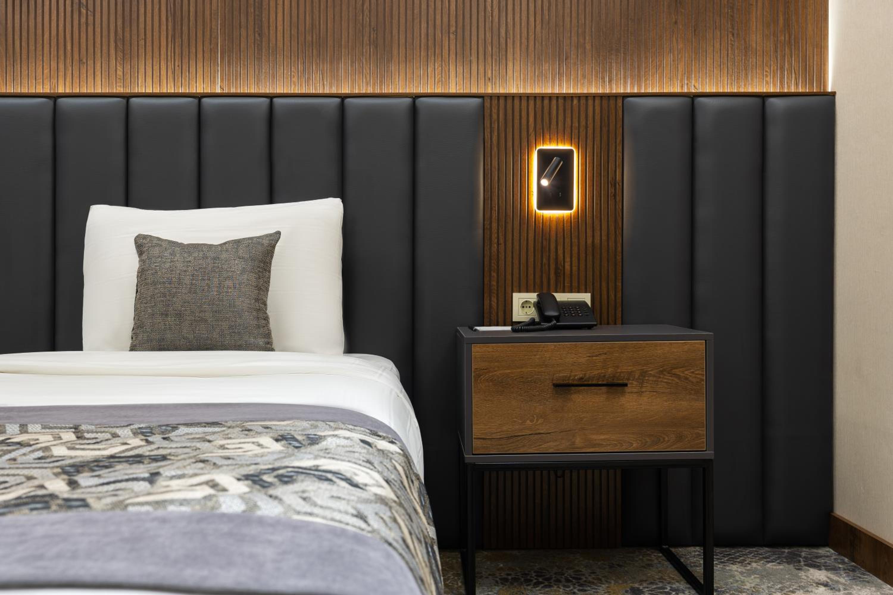 Double or Twin Room - Photo 11