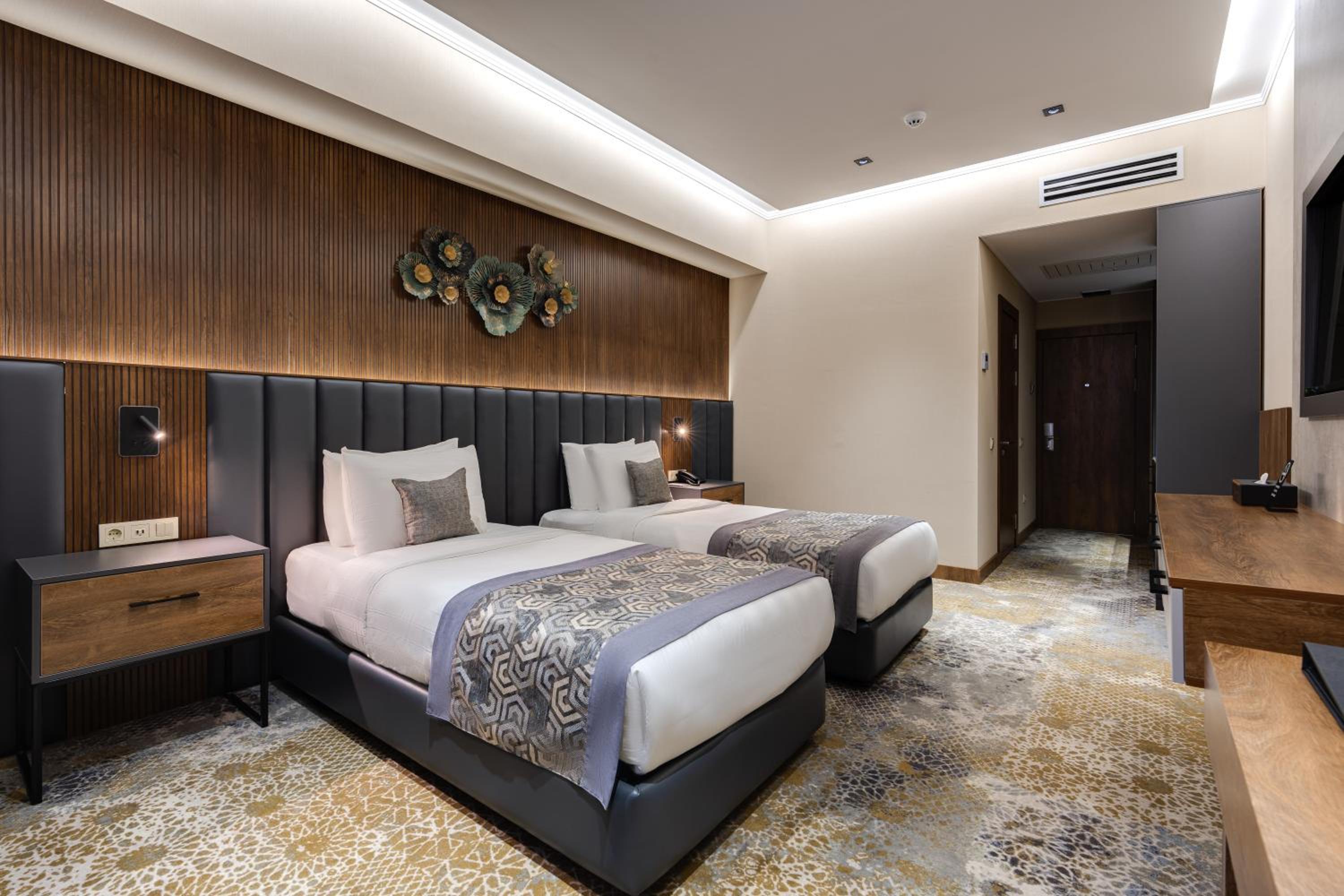Double or Twin Room - Photo 9